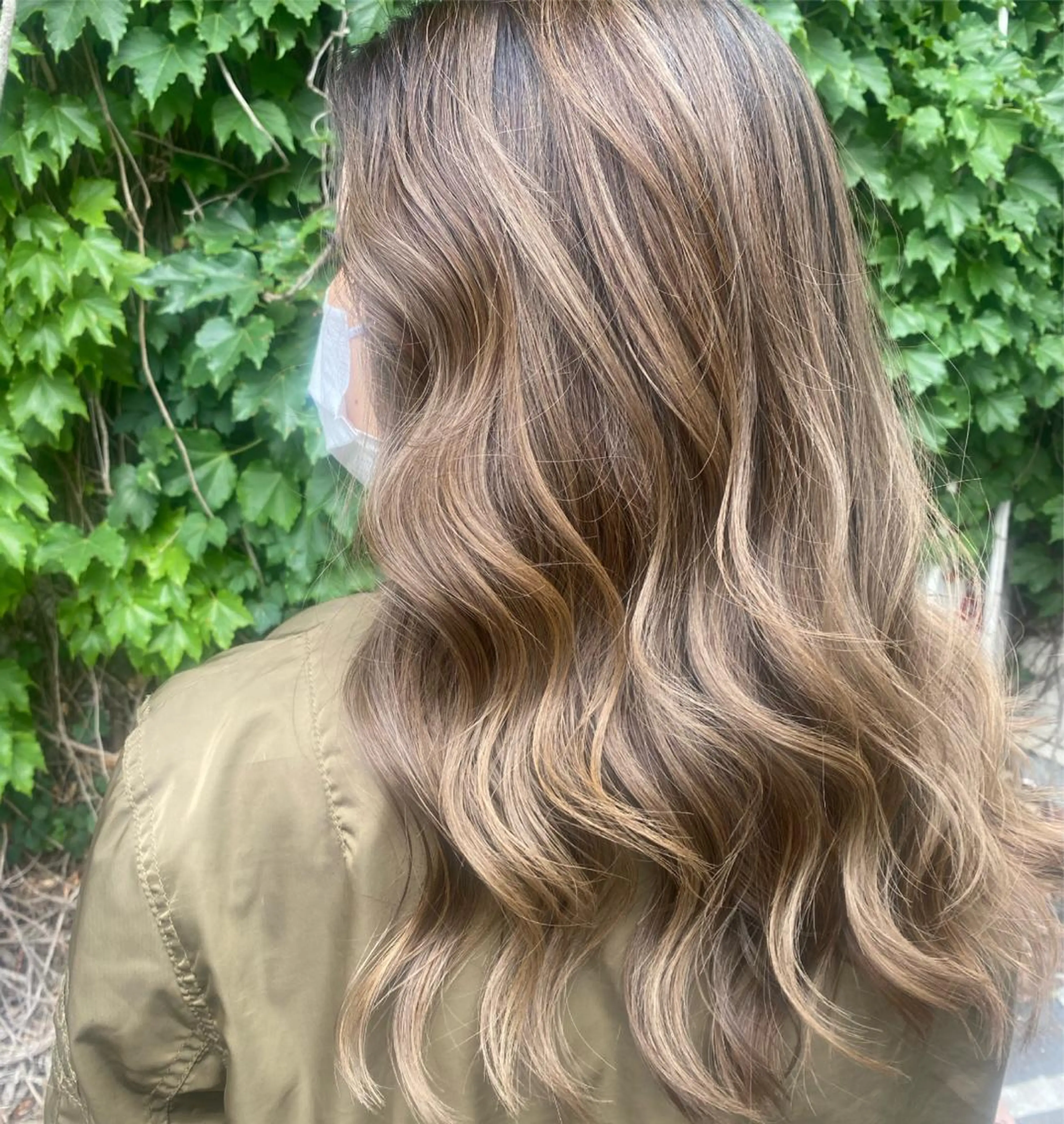 セミロング カラー ブリーチ 🌈8月末までシャ イン輝きハイトーン✨のヘアスタイル