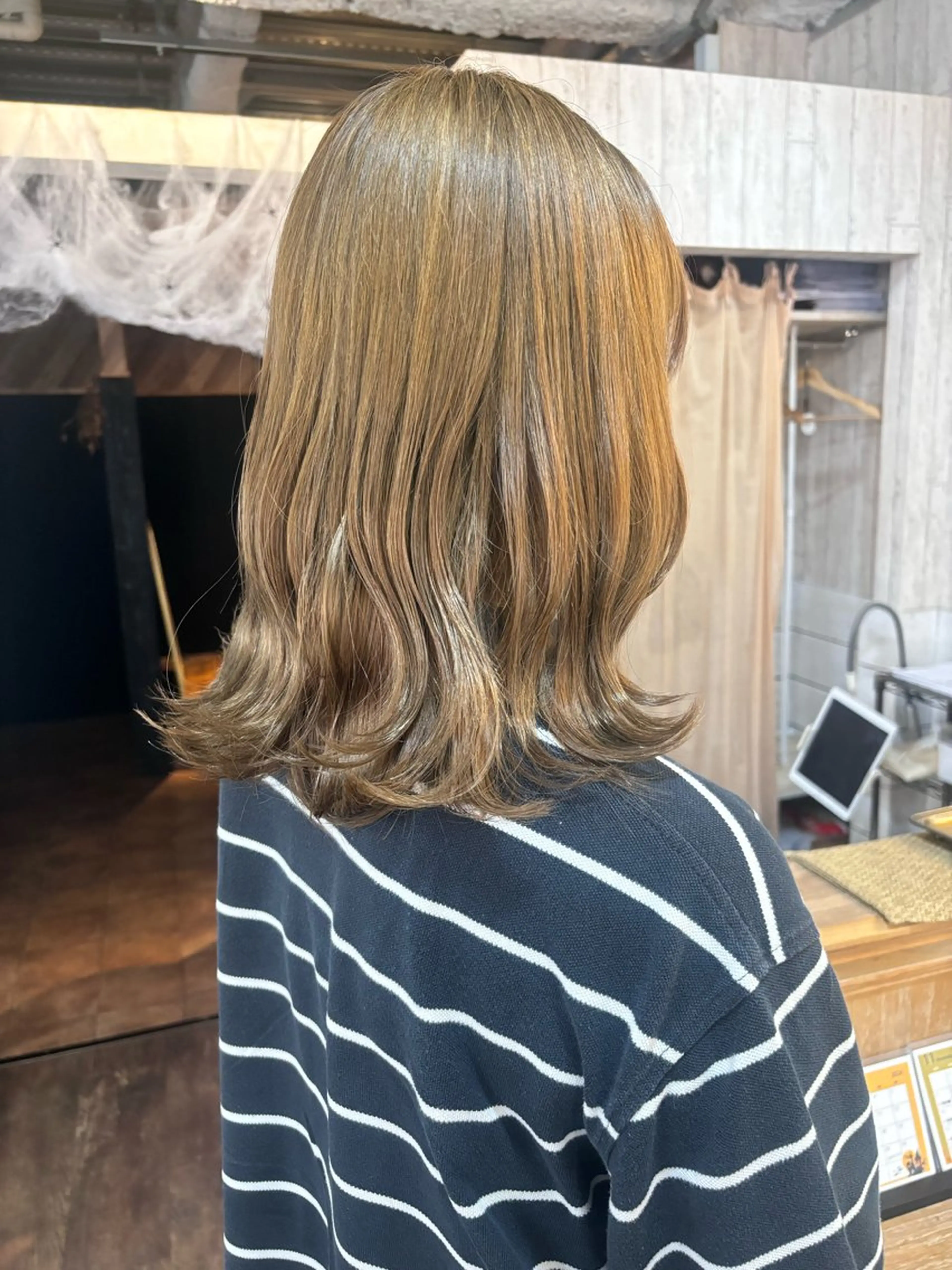 セミロング ブリーチなし透明感 カラー✳︎ayaneのヘアスタイル