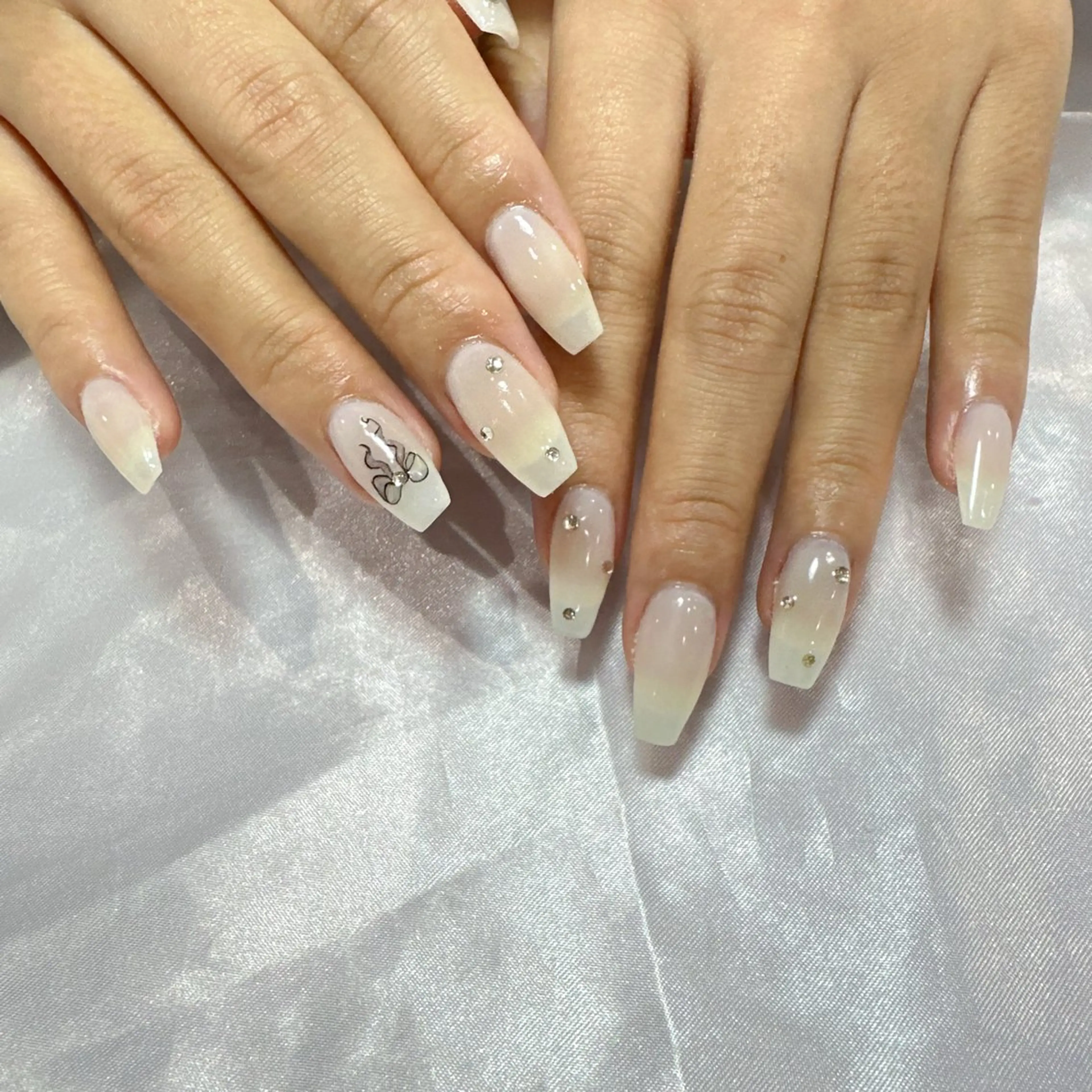 ネイル アートネイル フラッシュネイル フレンチネイル ジェルネイル ガラスフレンチ ハンドネイル You&Me Miyuのネイルデザイン