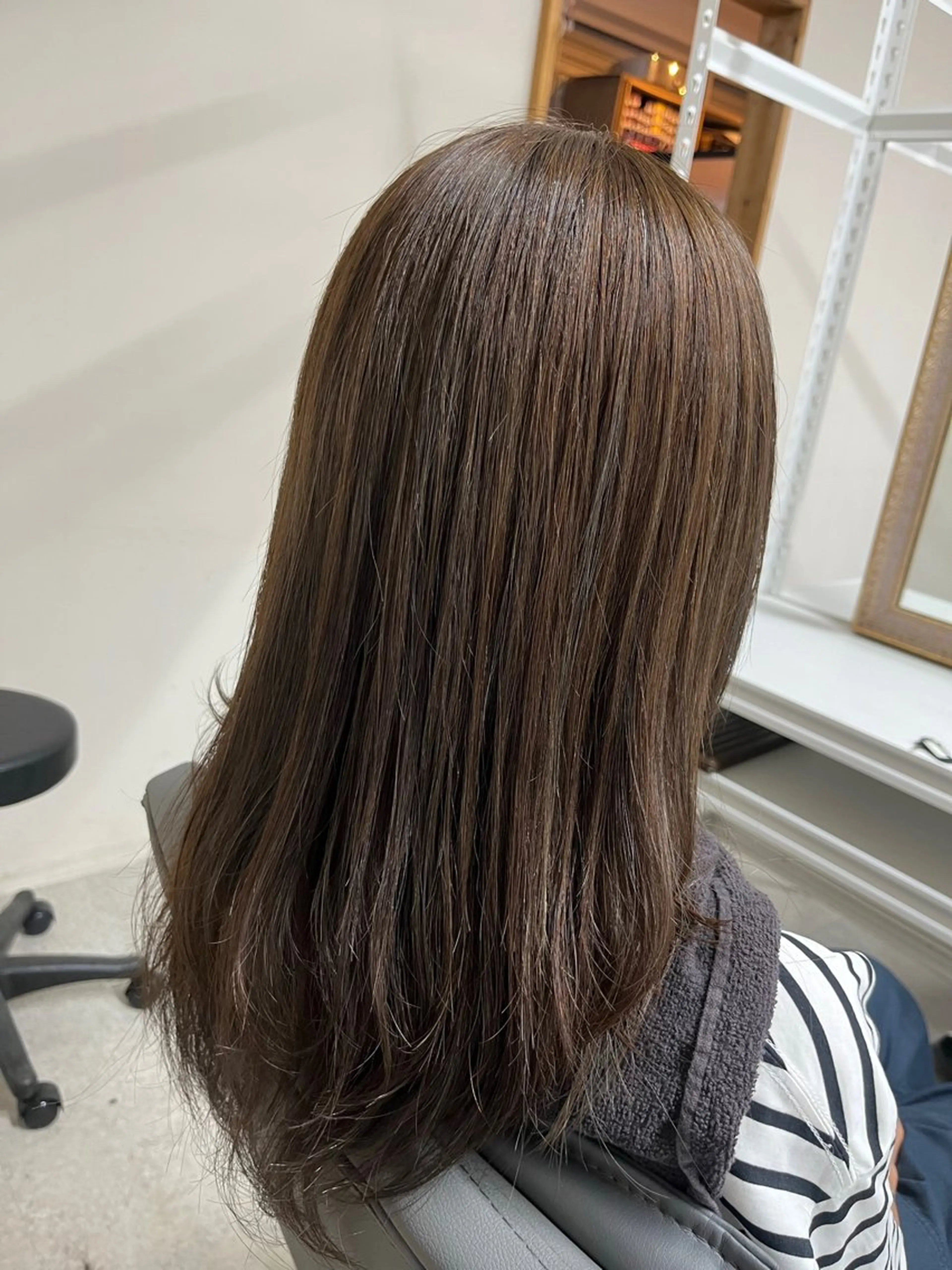 セミロング カラー カット ヘアカラー 縮毛矯正 トリートメント 腰越 麻奈のヘアスタイル