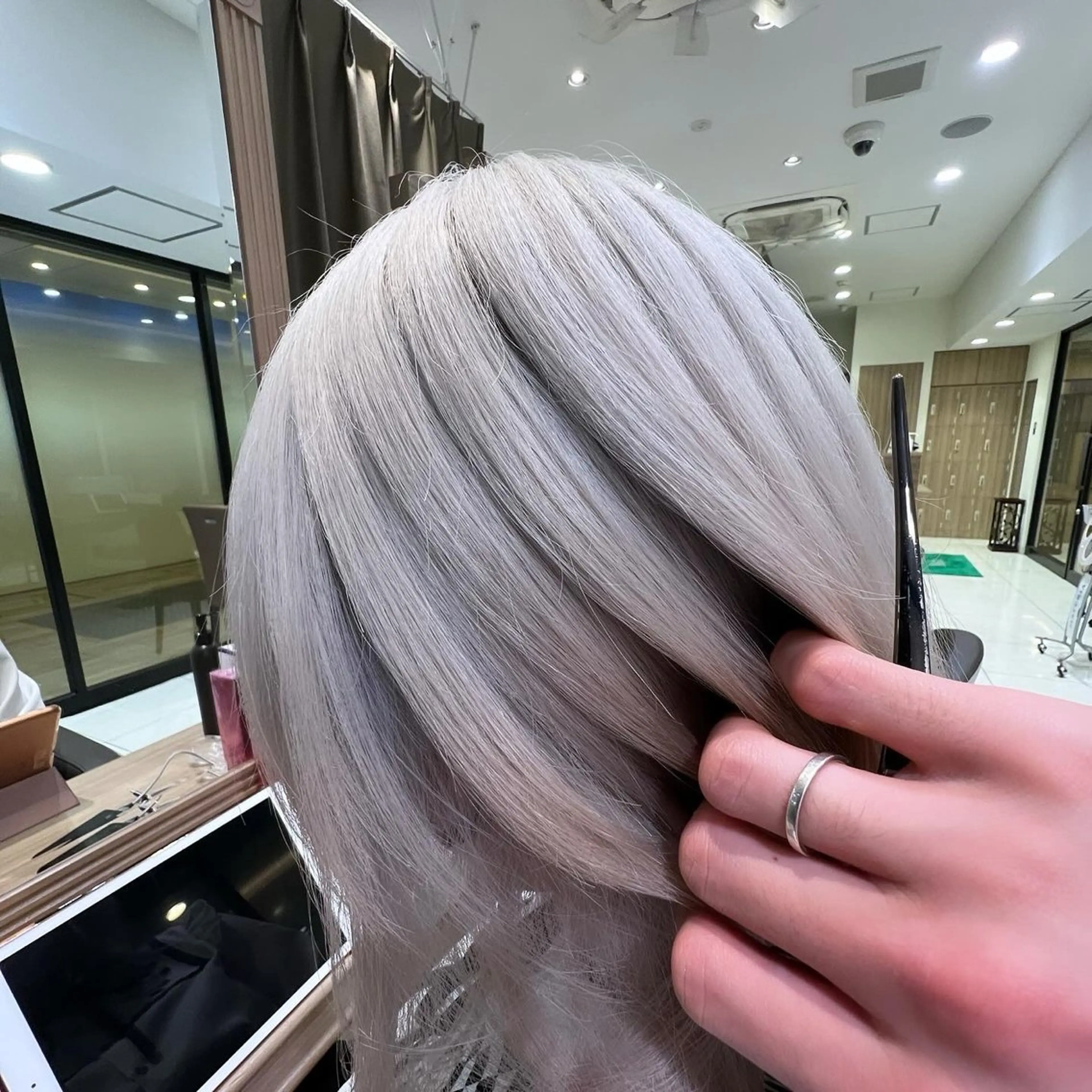 セミロング カラー ヘアカラー トリートメント 艶髪ハイトーン 💎りゅうやのヘアスタイル