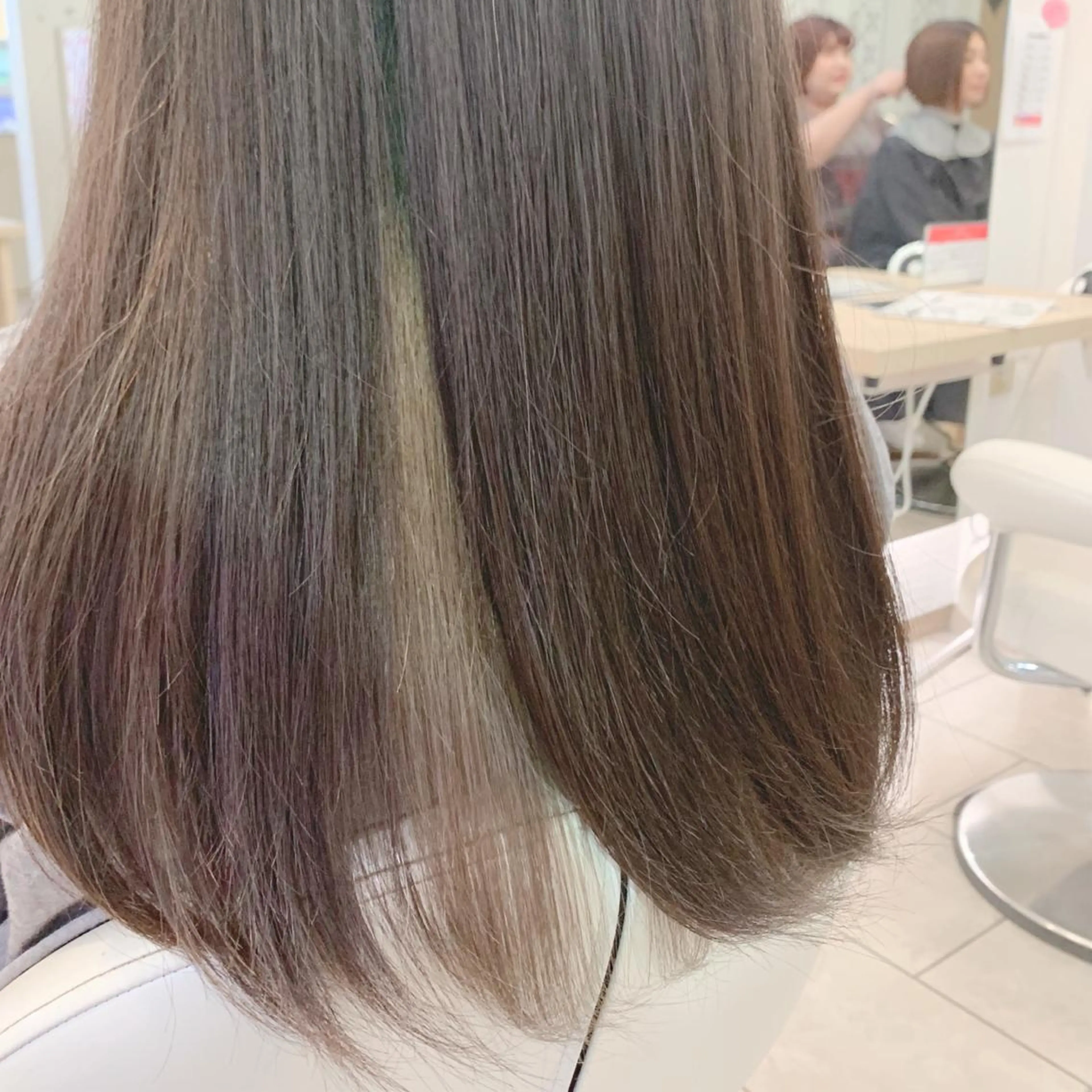 セミロング カラー インナーカラー 草津駅近🌈 店長 MAYAのヘアスタイル