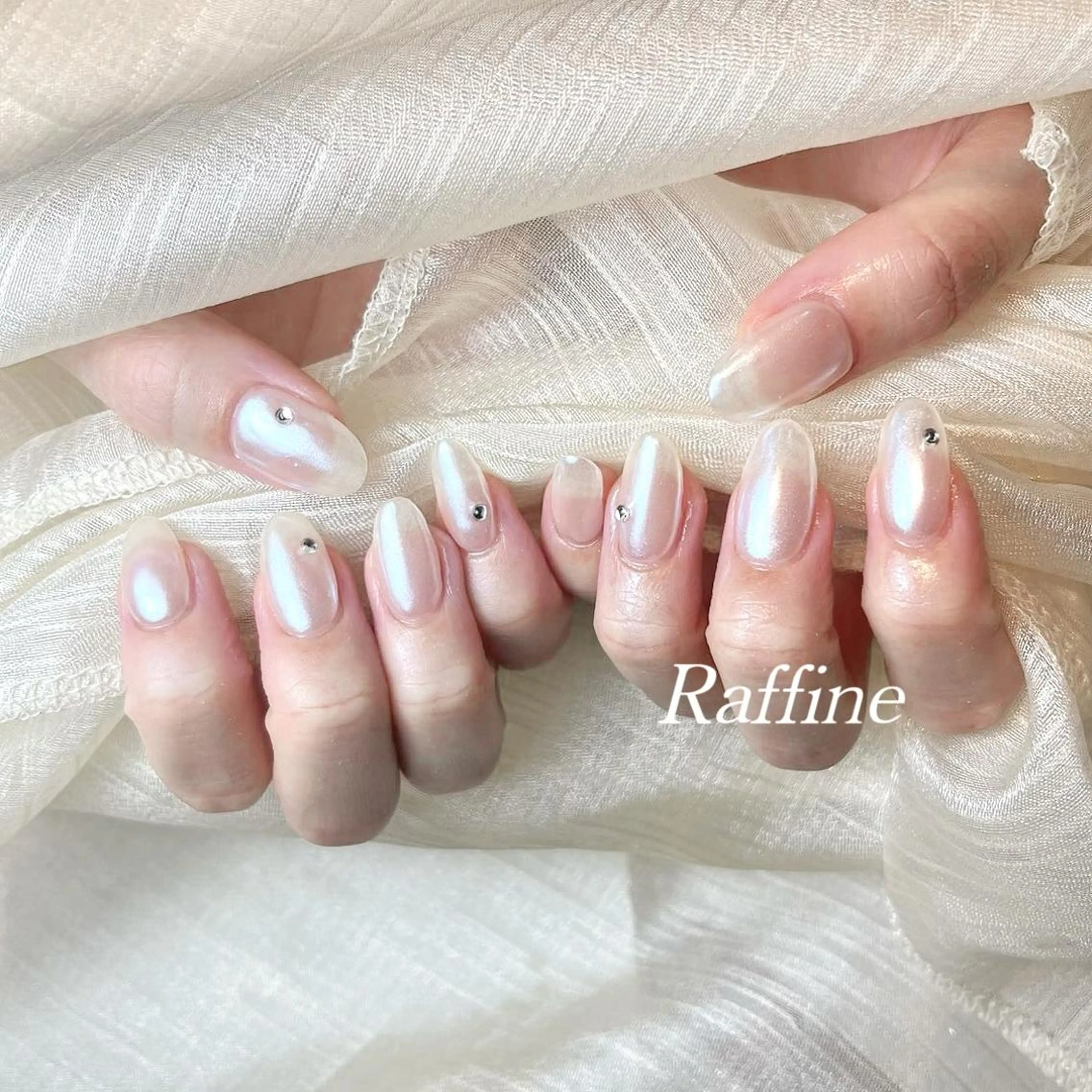ネイル ハンドネイル RAFFINE 月🦋🩵のネイルデザイン