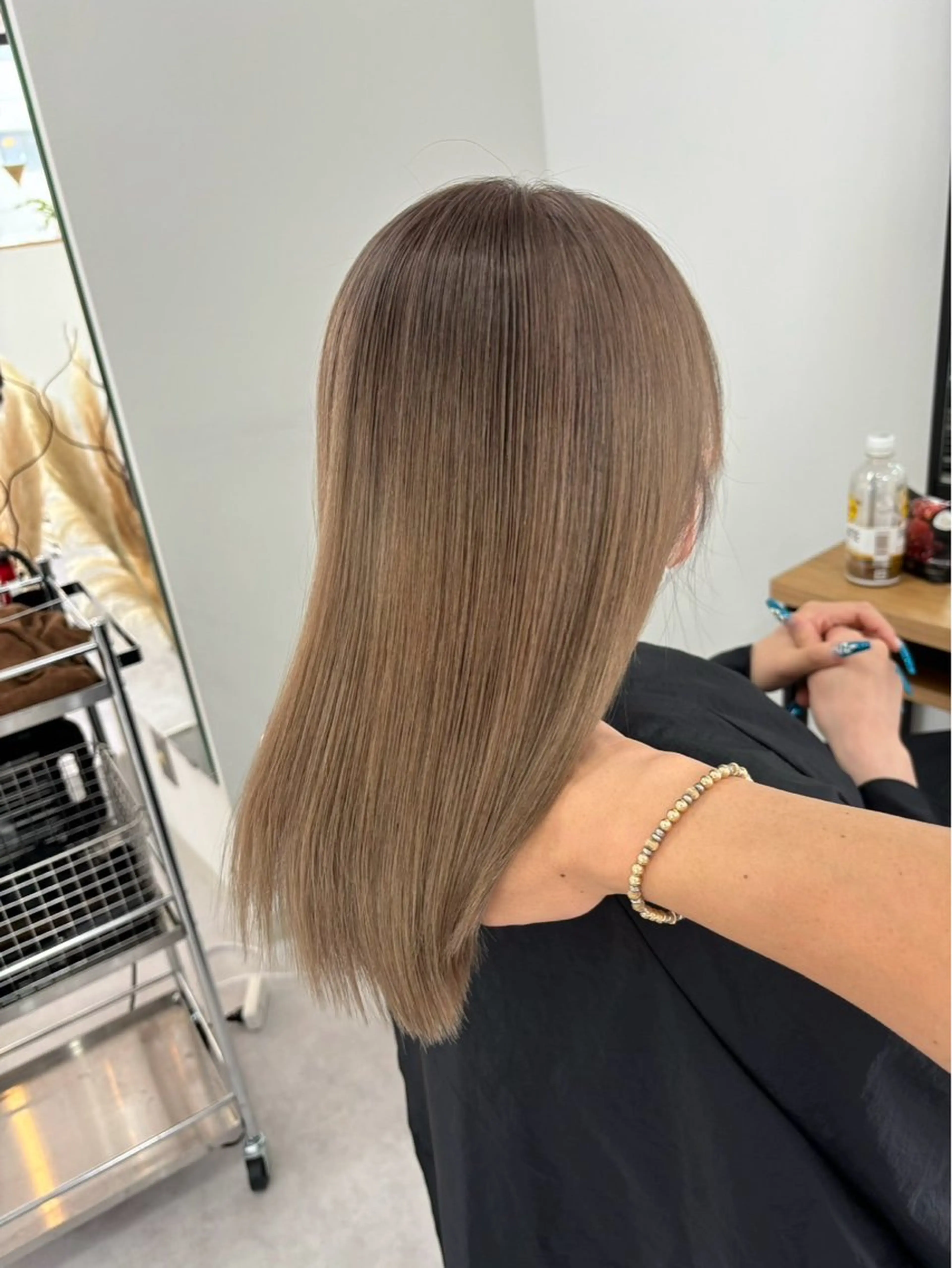 セミロング ショートボブ ボブ ハイライト レイヤーカット 縮毛矯正 ヘアカラー ULu. 岡山駅店 髪質改善トリートメント＆ハイトーンカラー所属・SUZU/岡山/矯正 ハイトーン/レイヤーのヘアスタイル