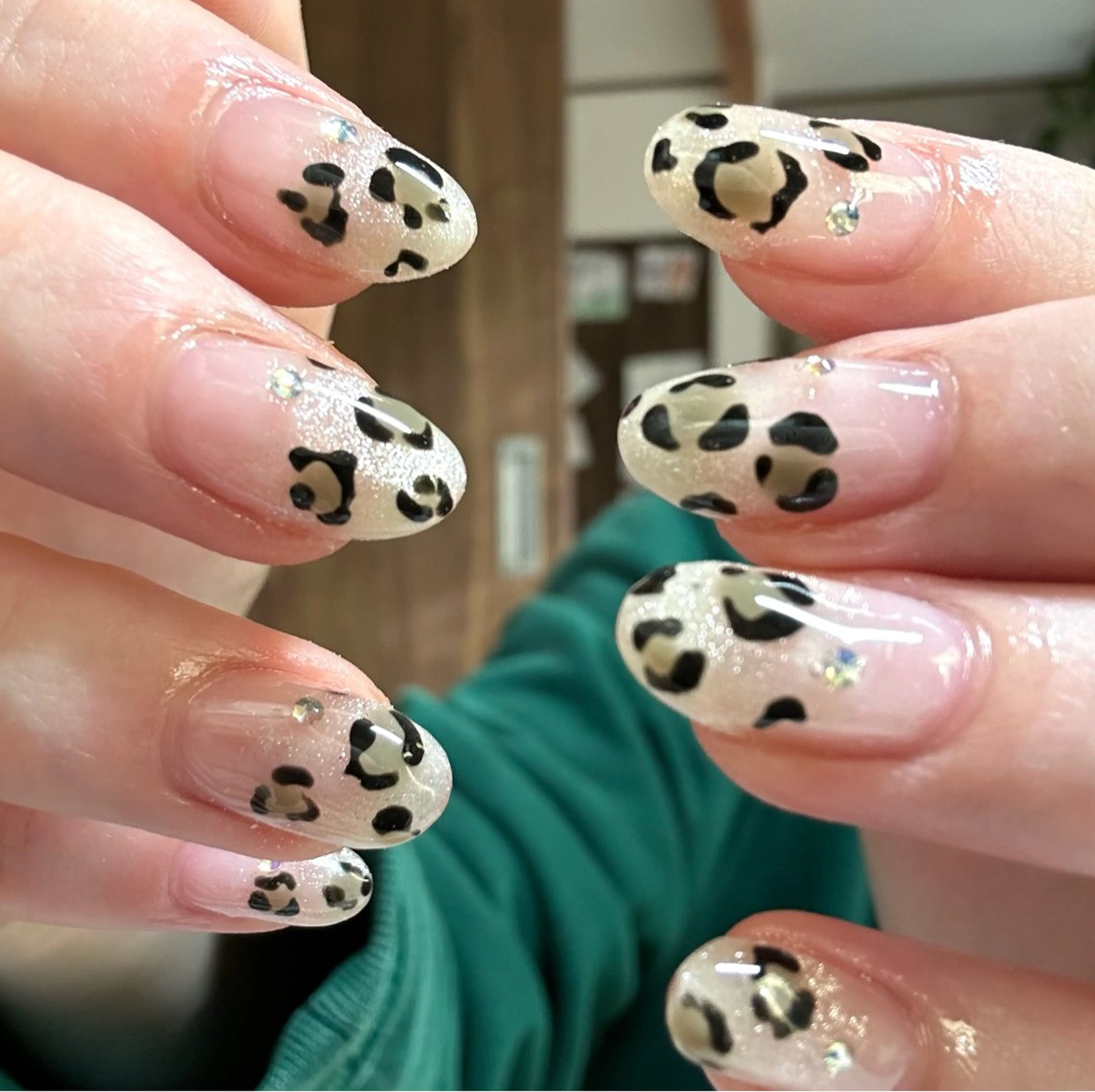 ミディアム ハンドネイル 2dy所属・2DY NAIL SALONのネイルデザイン