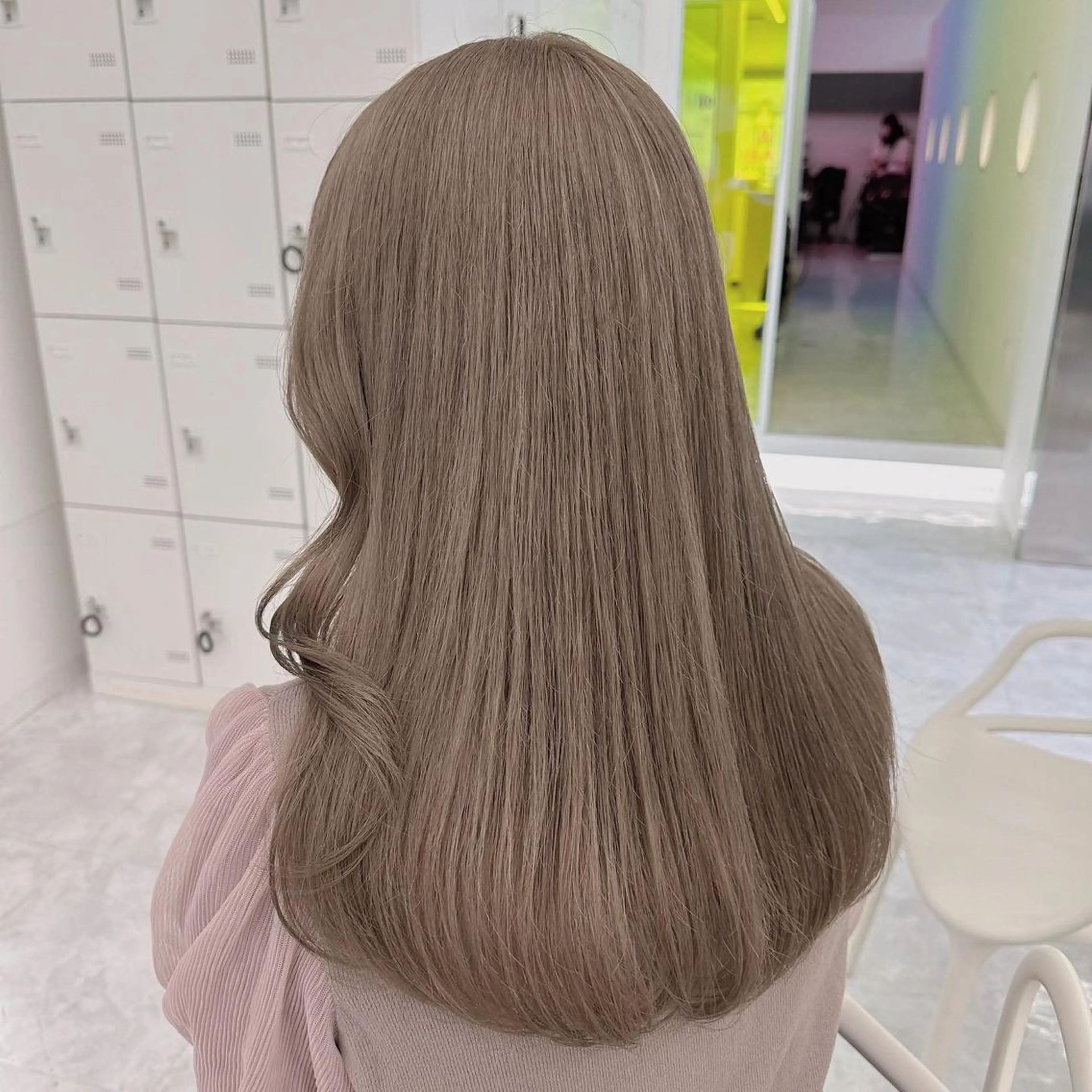 ロング カラー ヘアカラー トリートメント ヘッドスパ ヘアセット 透明感/グレージュ/ ミルクティー/ユウトのヘアスタイル