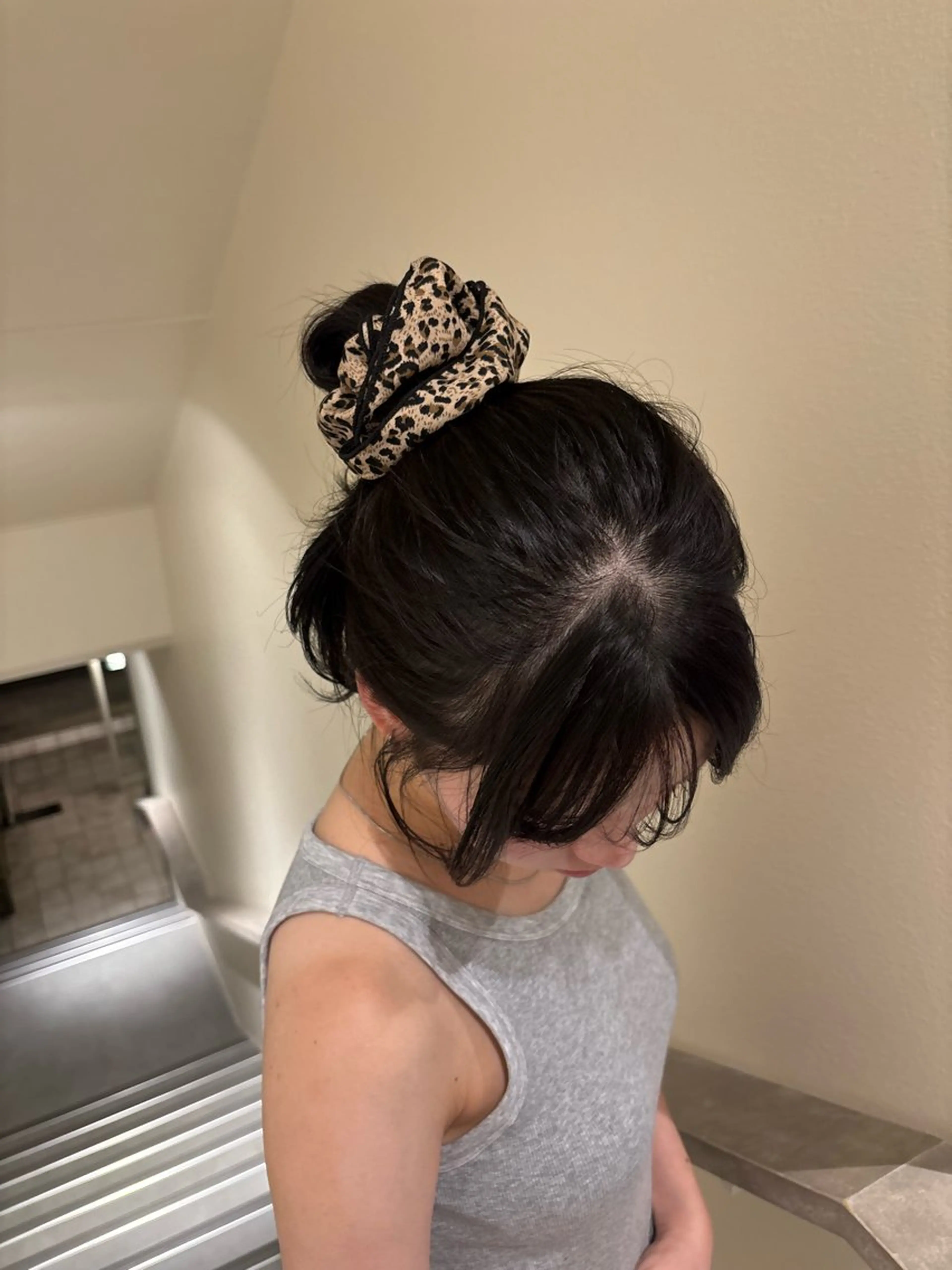 セミロング カラー 透明感カラー グレージュ 上條 響子のヘアスタイル