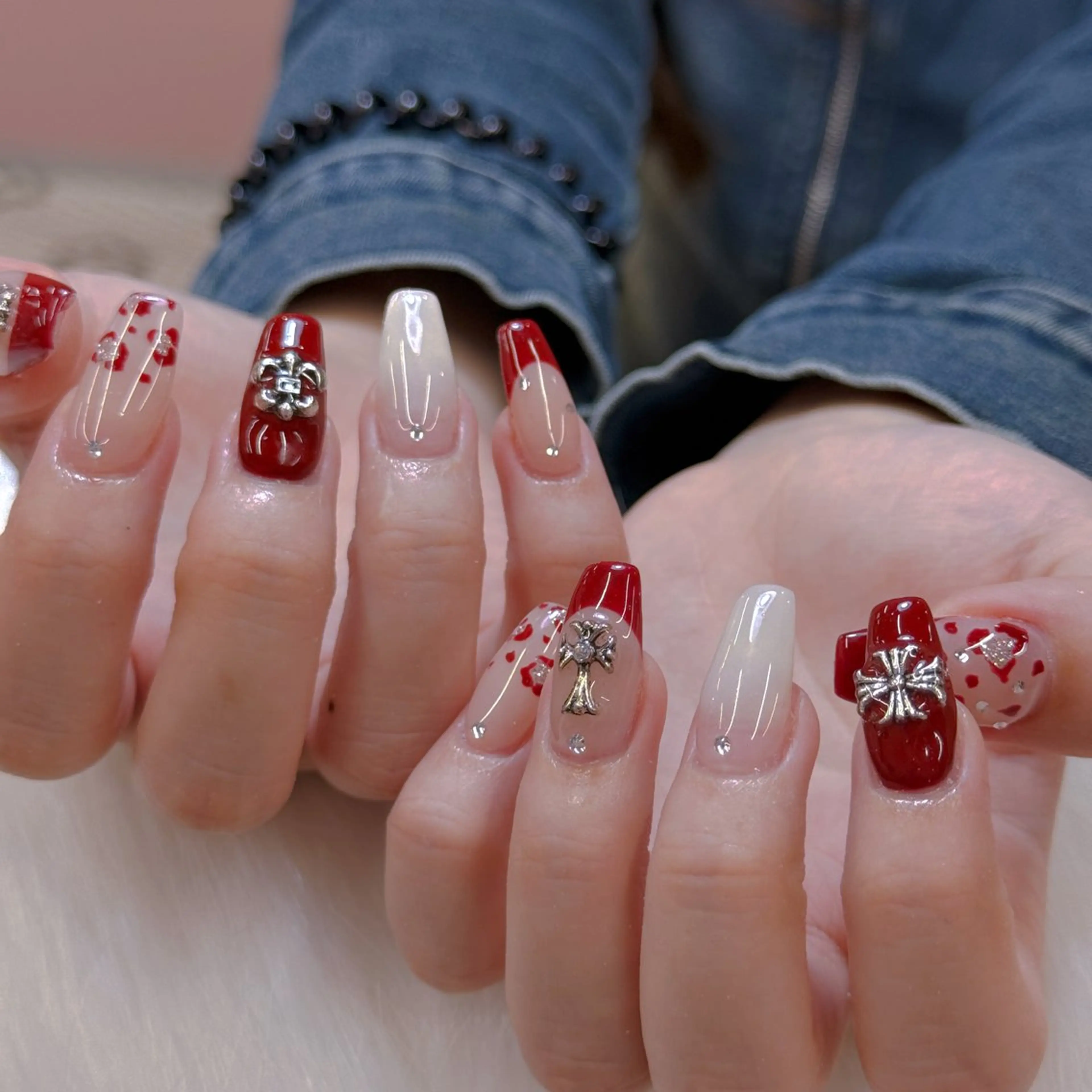 ネイル ハンドネイル ゴテゴテネイルサロン所属・ゴテゴテ ネイルのネイルデザイン