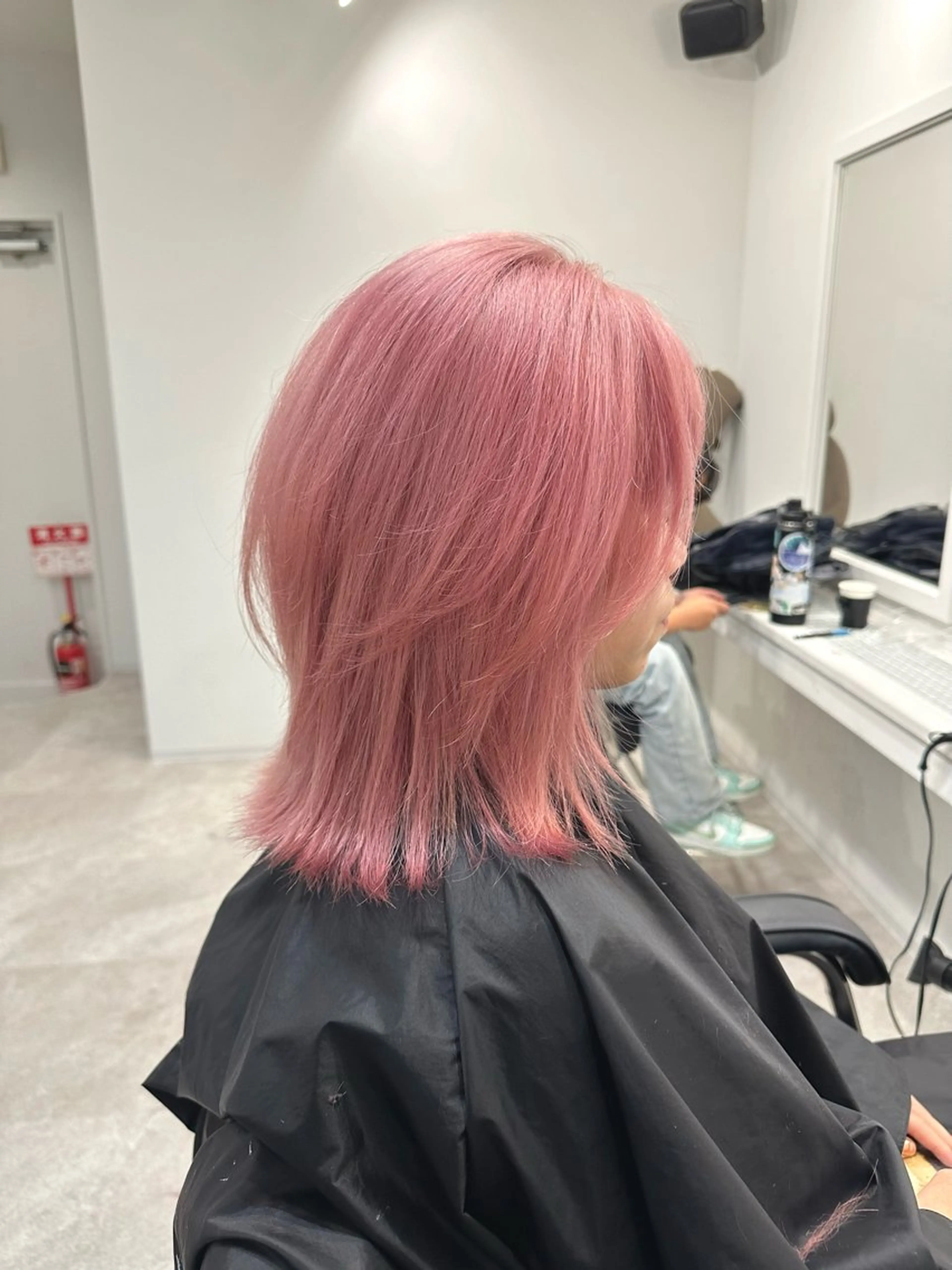 ミディアム カラー ヘアアレンジ ブリーチ ケアブリーチ ピンクカラー カット ヘアカラー SALOWIN京都河原町Suite店所属・外国人風レイヤー/ ハイトーンSHUのヘアスタイル