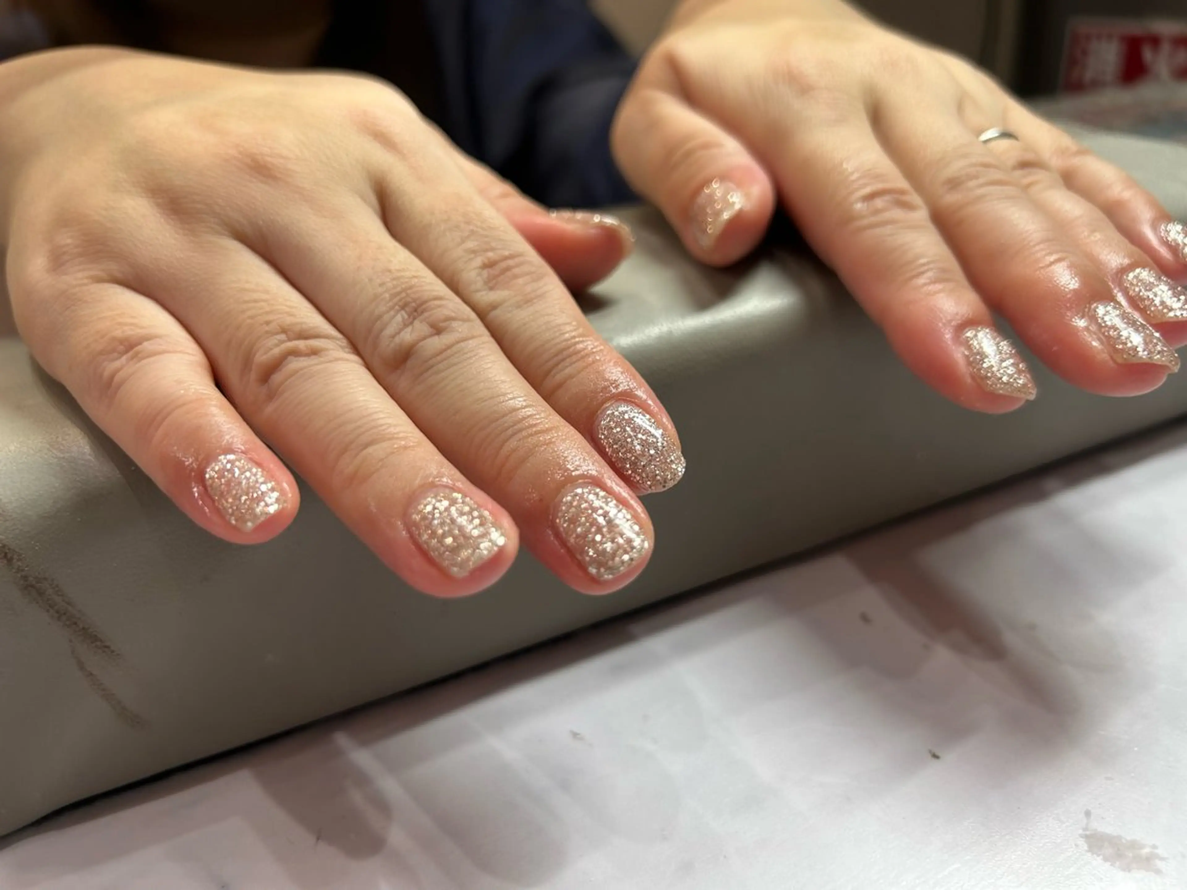 ネイル ラメ(グリッター) ワンカラーネイル ネイルサロンエーナインイオンモール苗穂店所属・N. kurumiのネイルデザイン