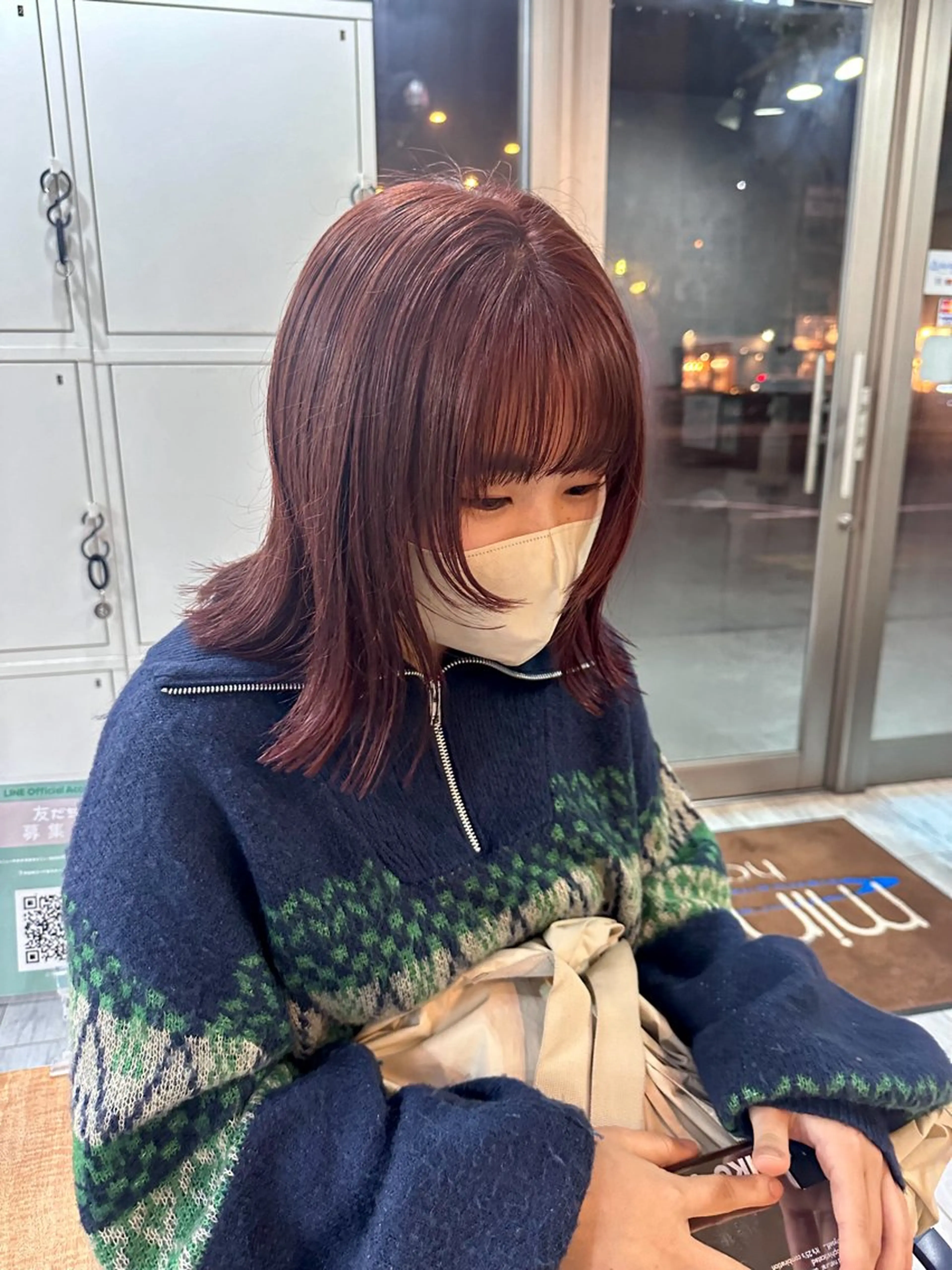 ミディアム カラー ウルフカット ヘアカラー トリートメント minim / miku 暖色カラーのヘアスタイル