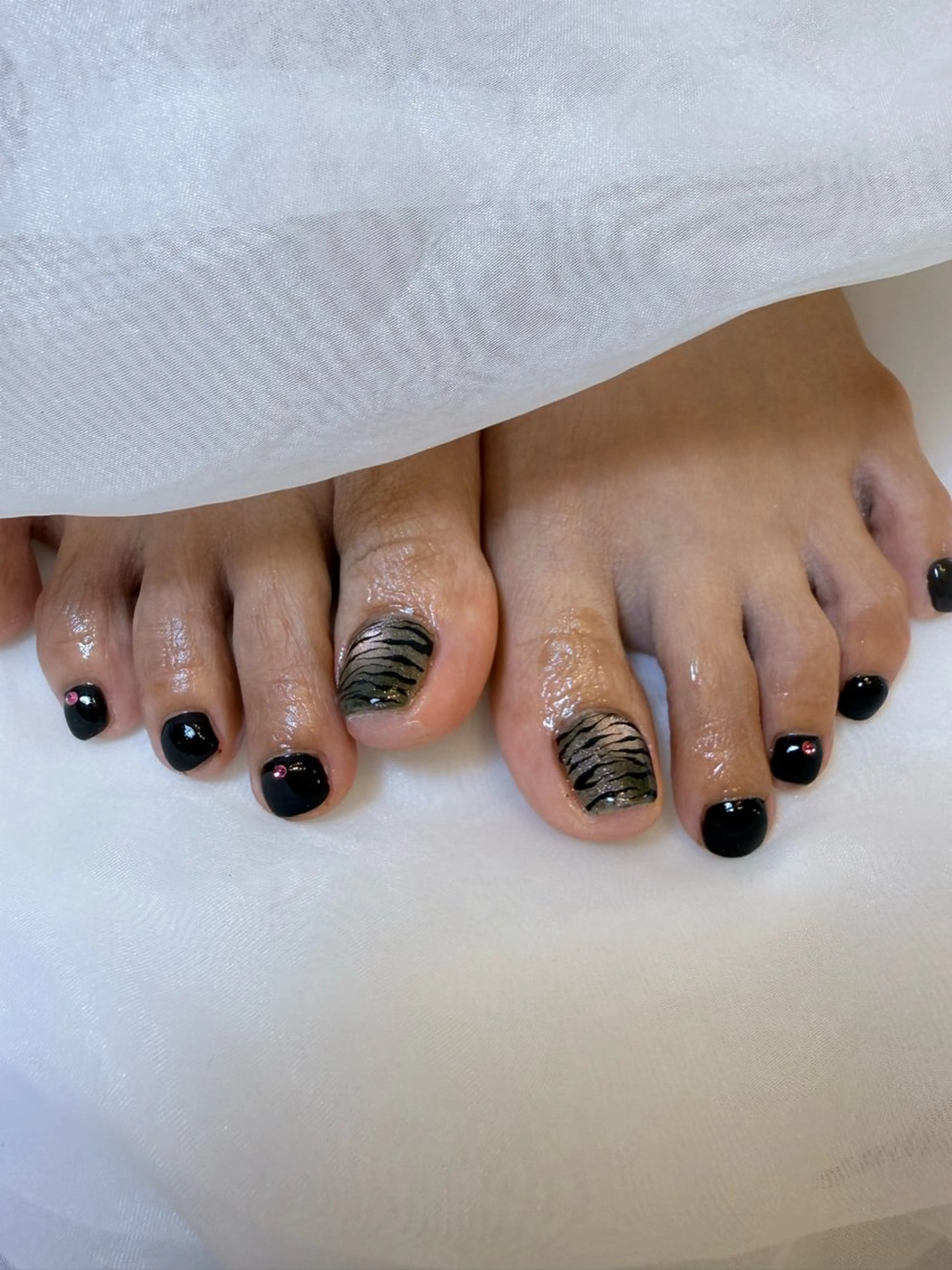 ネイル アートネイル ストーンネイル フットネイル nailsalonAxia所属・。*✧⛓️ mayu⛓️✧︎*。のネイルデザイン