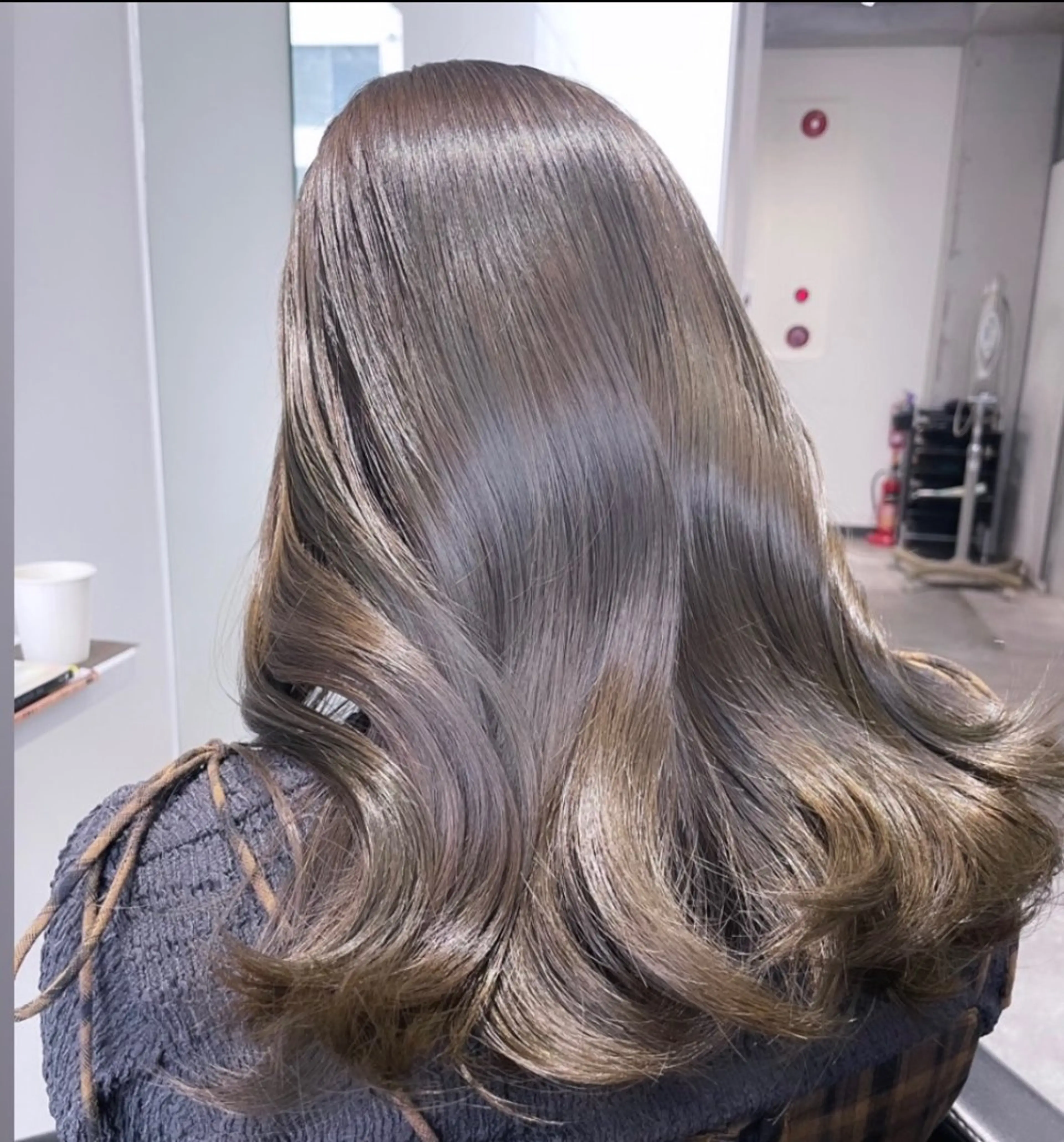 ミディアム カラー グレージュ オリーブグレージュ オリーブグレー risako🇰🇷 韓国ヘア/レイヤーのヘアスタイル