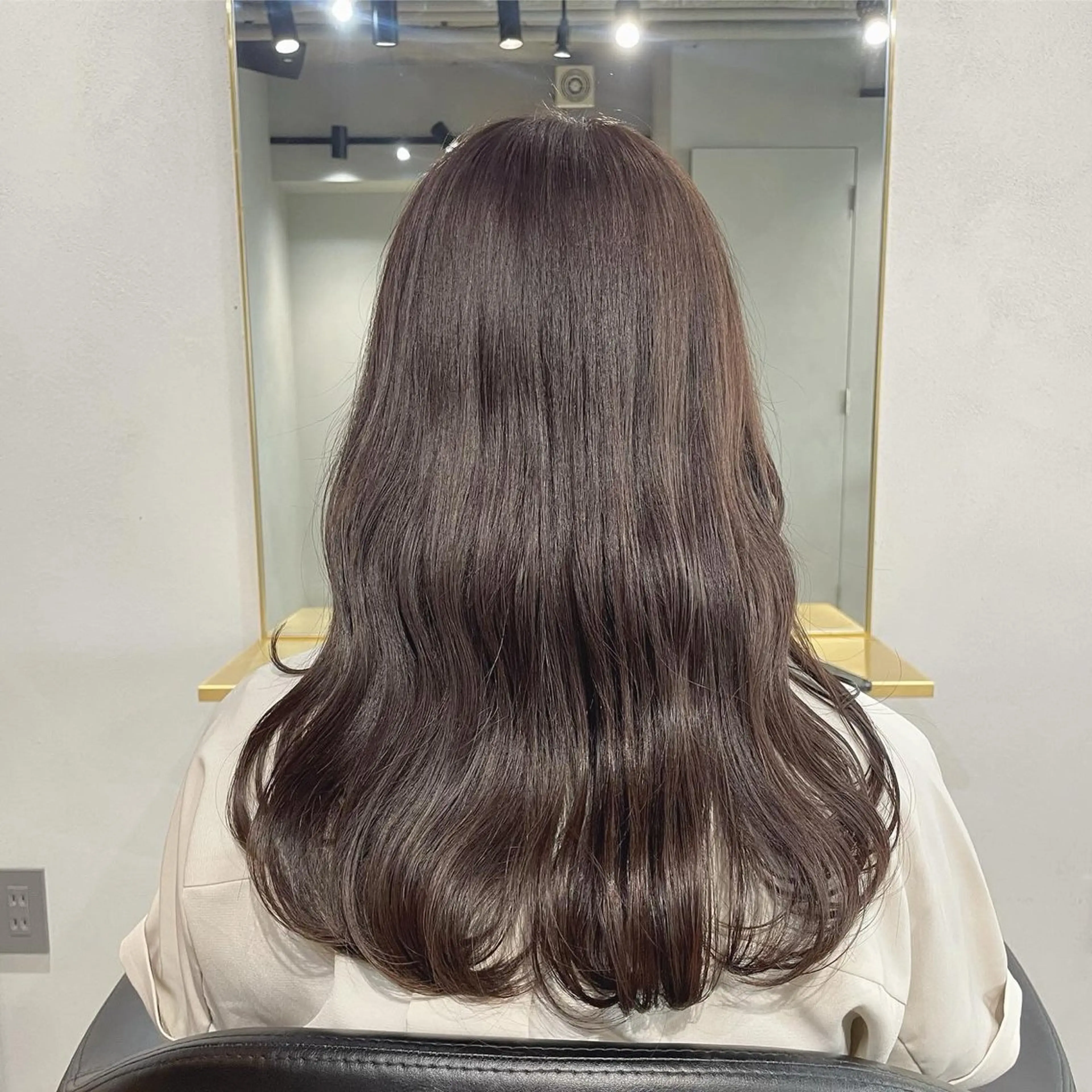 セミロング カラー ブラウンカラー 透明感カラー ココアブラウン ヘアカラー トリートメント 【arc】Ruri コテ巻き風パーマのヘアスタイル