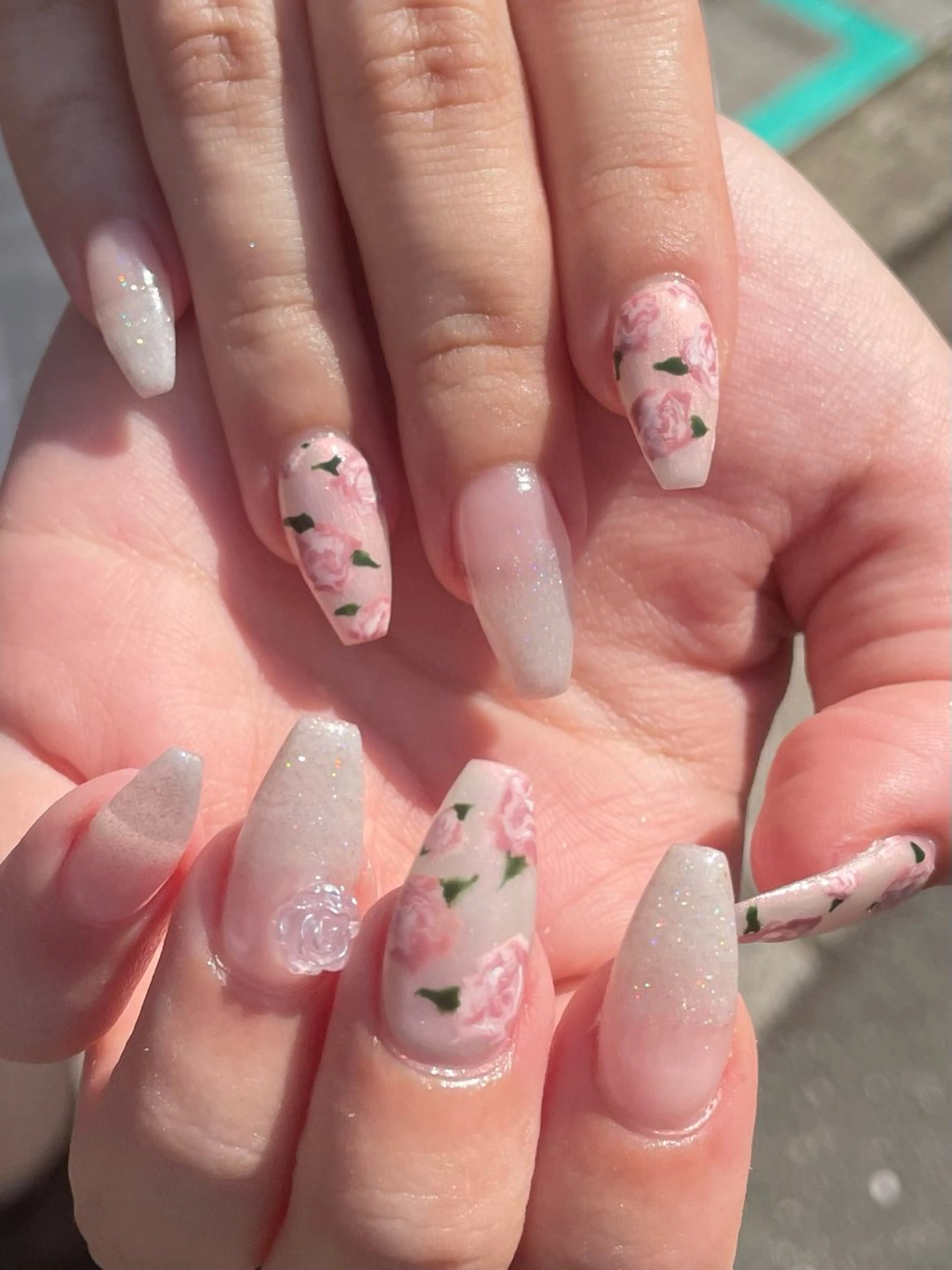 ネイル アートネイル ガーリー ラメ(グリッター) ラメグラデーション ホワイト ハンドネイル ハンドケア 🎀NAIL🎀 AI🪄︎︎◝✩のネイルデザイン