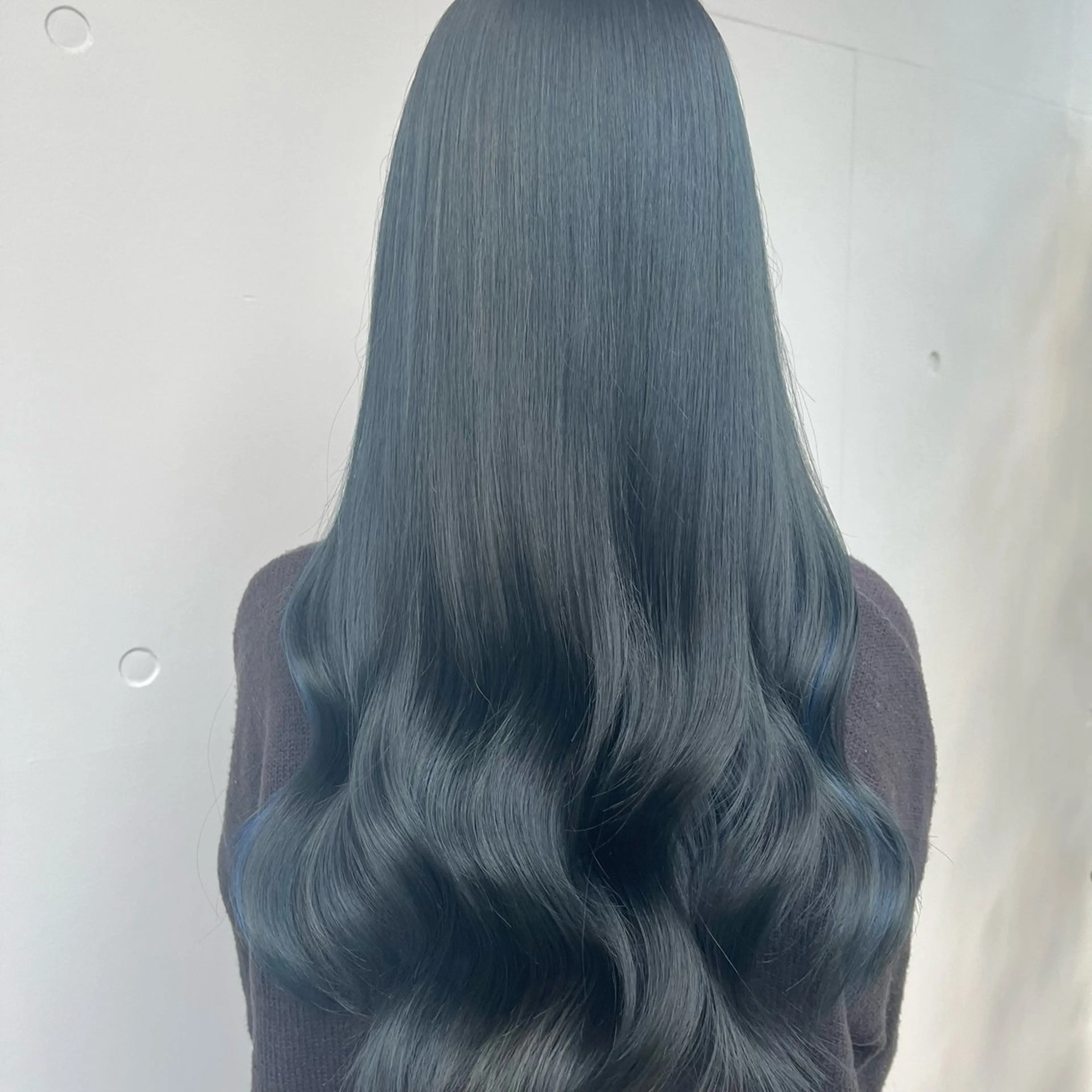 ロング カラー 黒髪 ブルーカラー ブルーブラック 透明感カラー ヘアカラー トリートメント 藤澤 夏実/インナーカラーのヘアスタイル