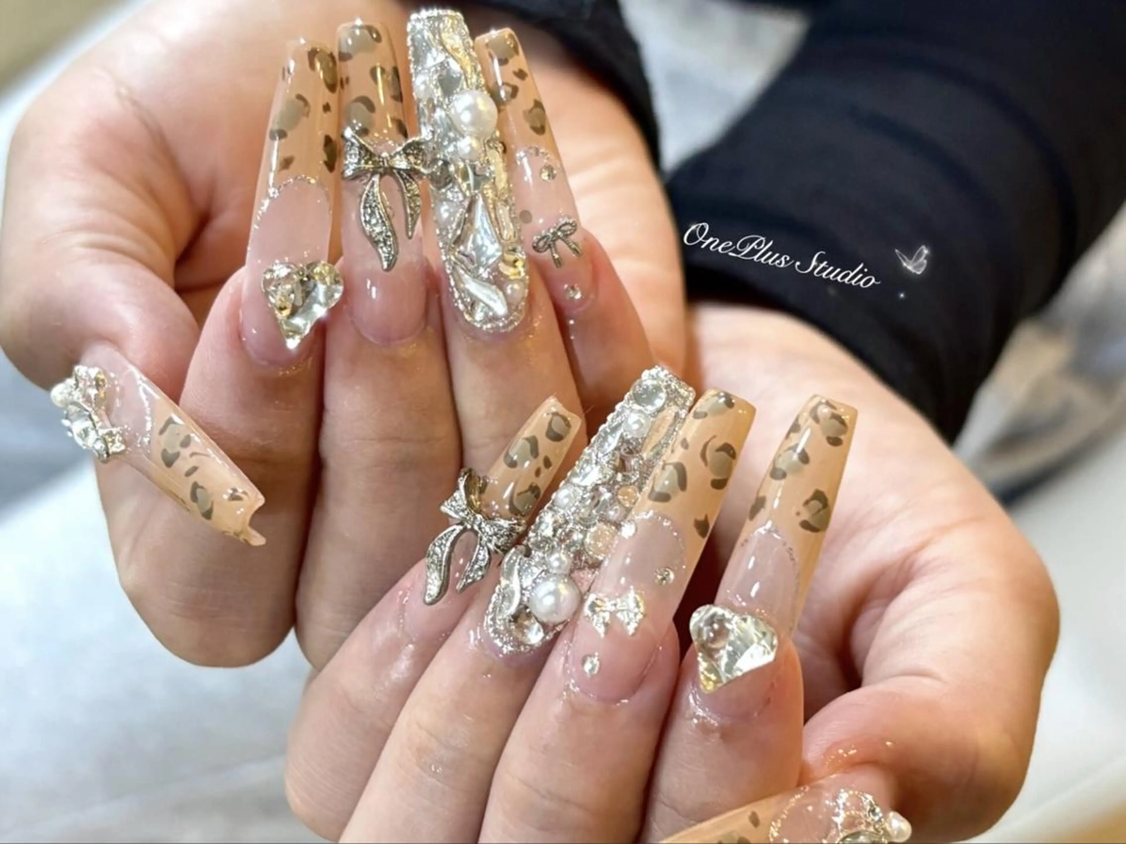 ネイル オーロラネイル キラキラネイル 韓国ネイル マグネットネイル ミラーネイル One Plus Nail Salonのネイルデザイン