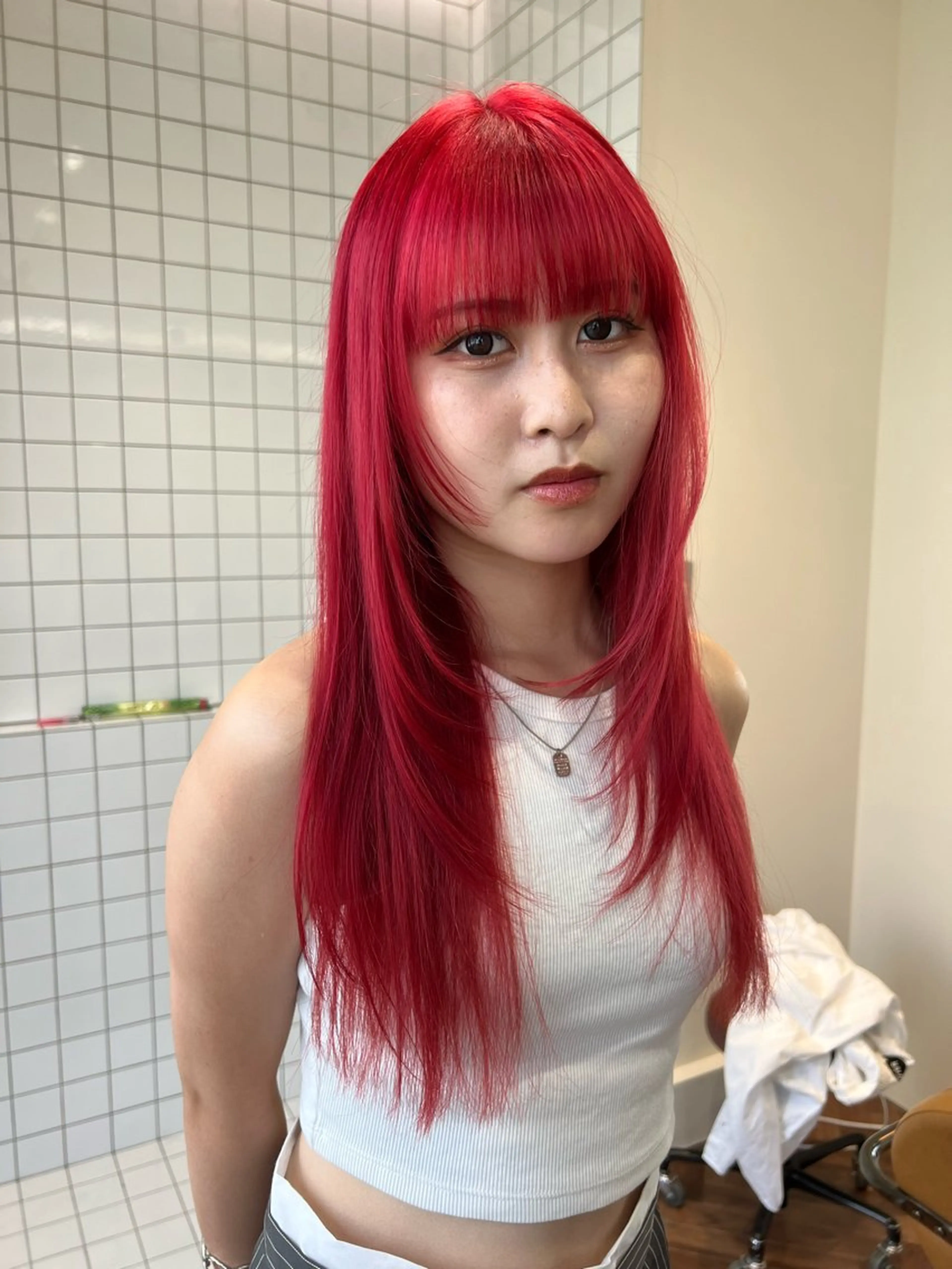 ミディアム カラー アッシュ アッシュブラウン ブリーチ ブラウンカラー ケアブリーチ ヘアカラー トリートメント ヘアセット ニュアンスレイヤー ハイトーンカラーのヘアスタイル