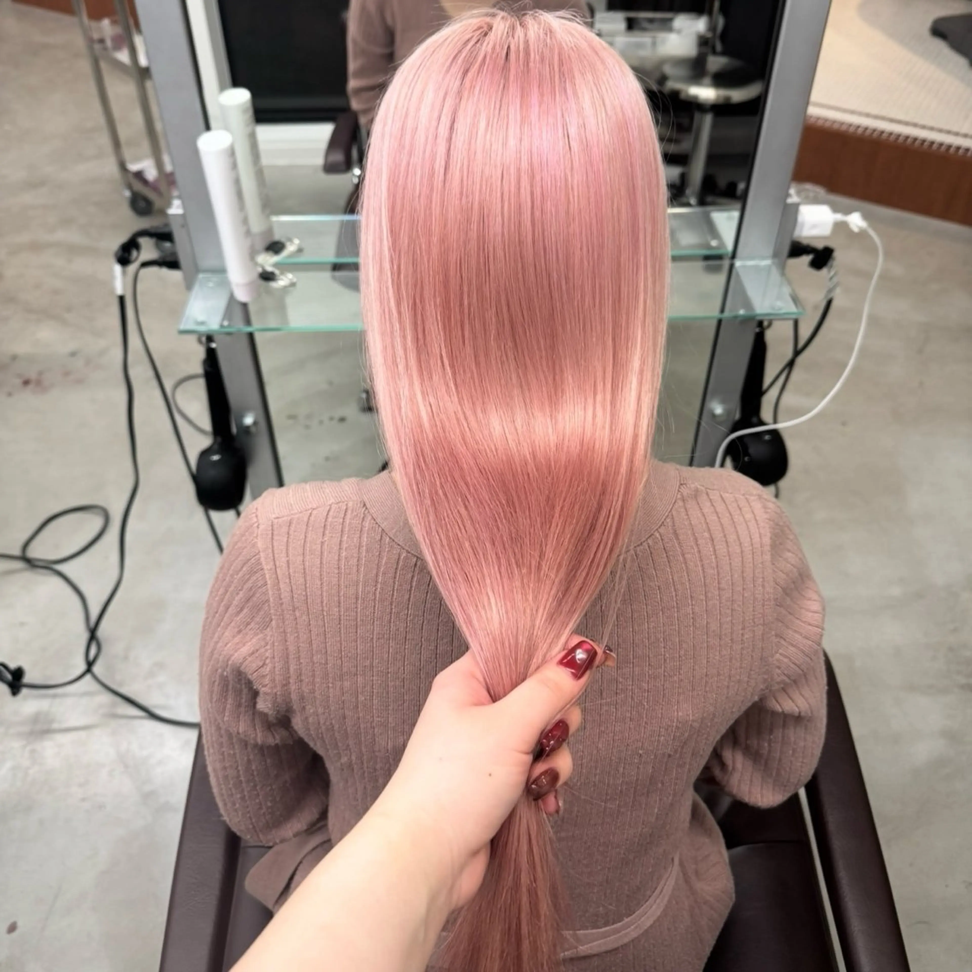 ロング カラー ピンクカラー ホワイトピンク ヘアカラー カットモデル୨୧大阪 梅田タカシマリナ♡のヘアスタイル