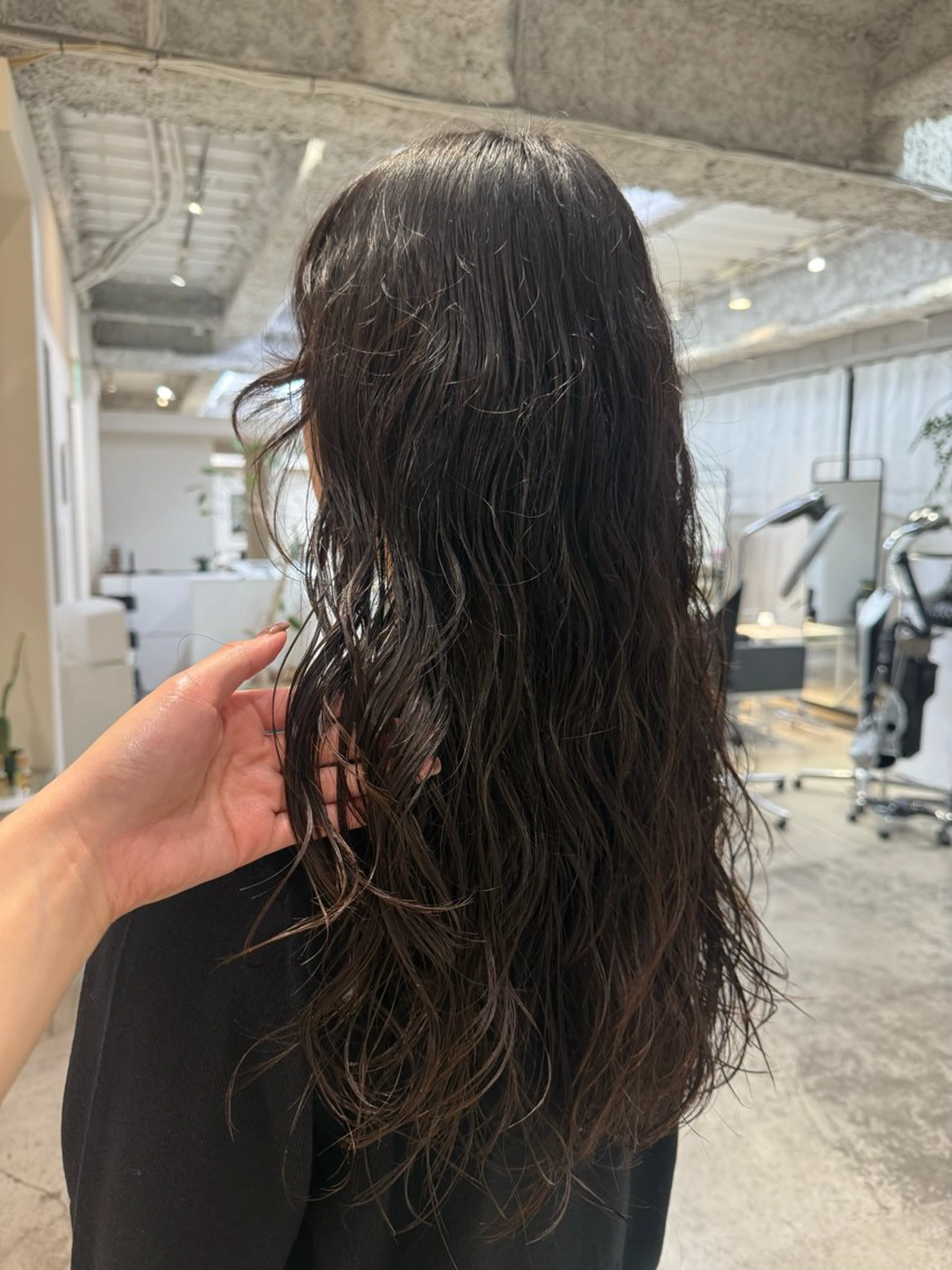 ロング パーマ AmiLi ANY/erinaのヘアスタイル