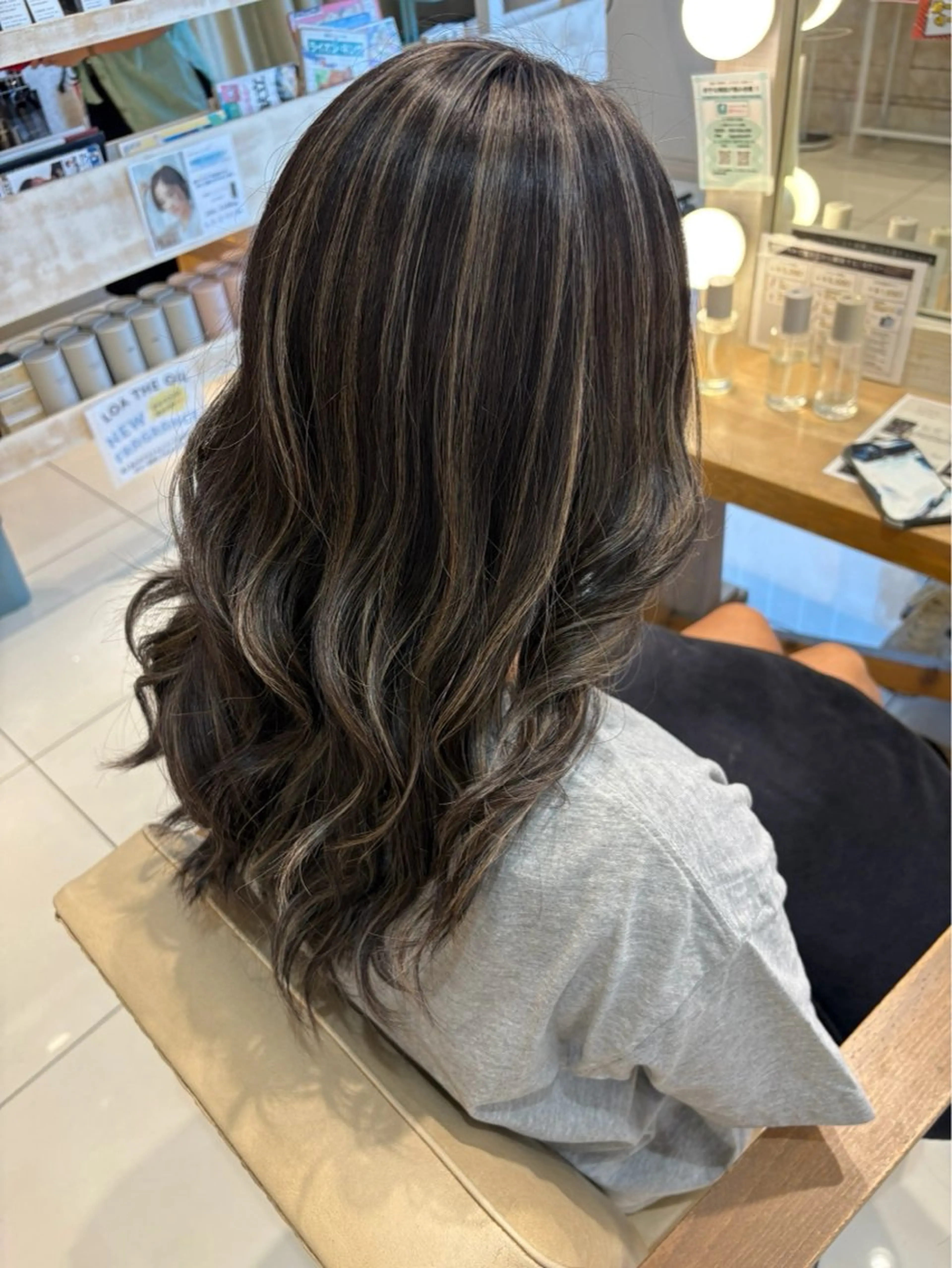ロング カラー ハイライトカラー ハイライト ヘアカラー 外人風ハイライト/ グレージュカラーのヘアスタイル