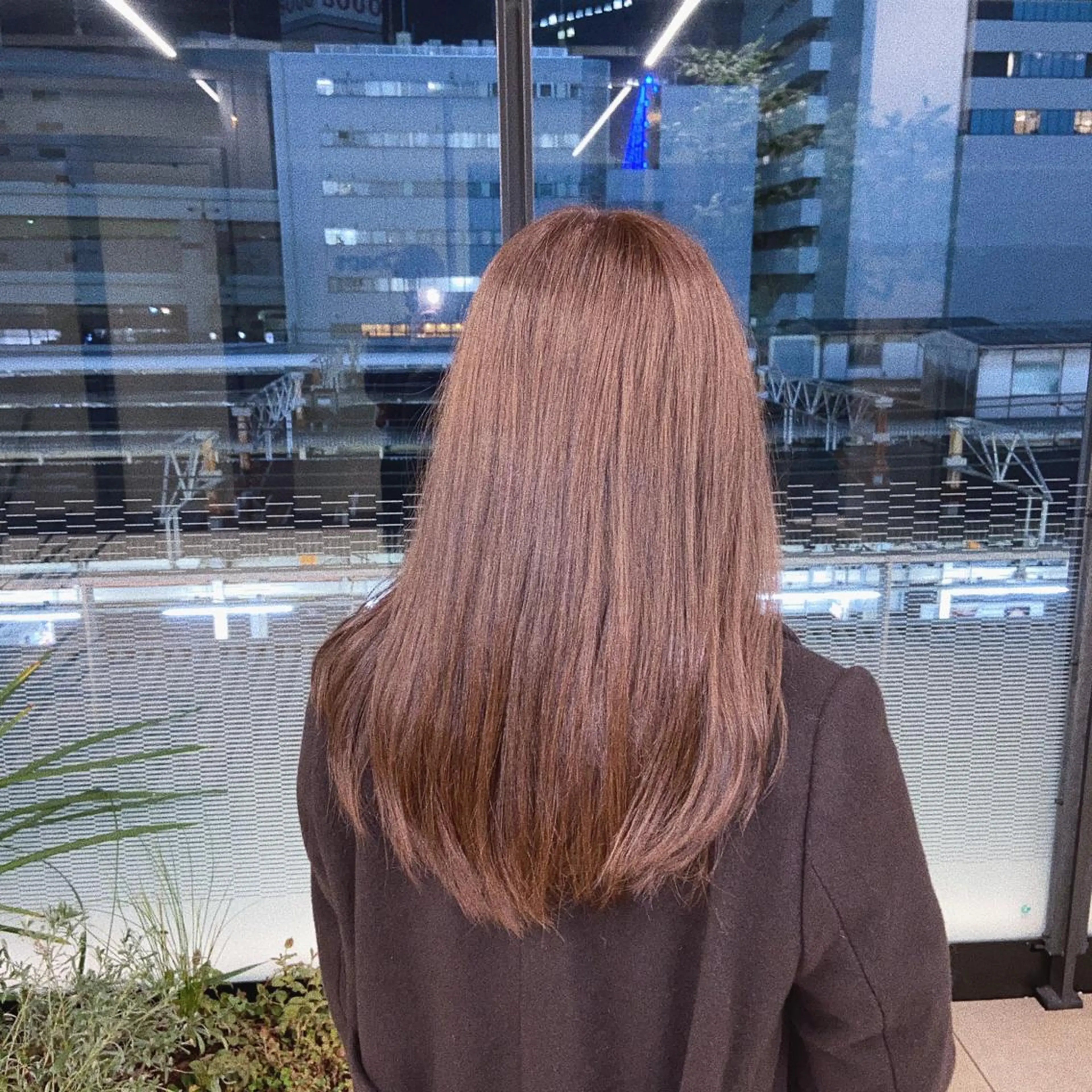 ロング カラー PULSE yokohama所属・レイヤー |オリーブ |ヘーゼルベージュのヘアスタイル