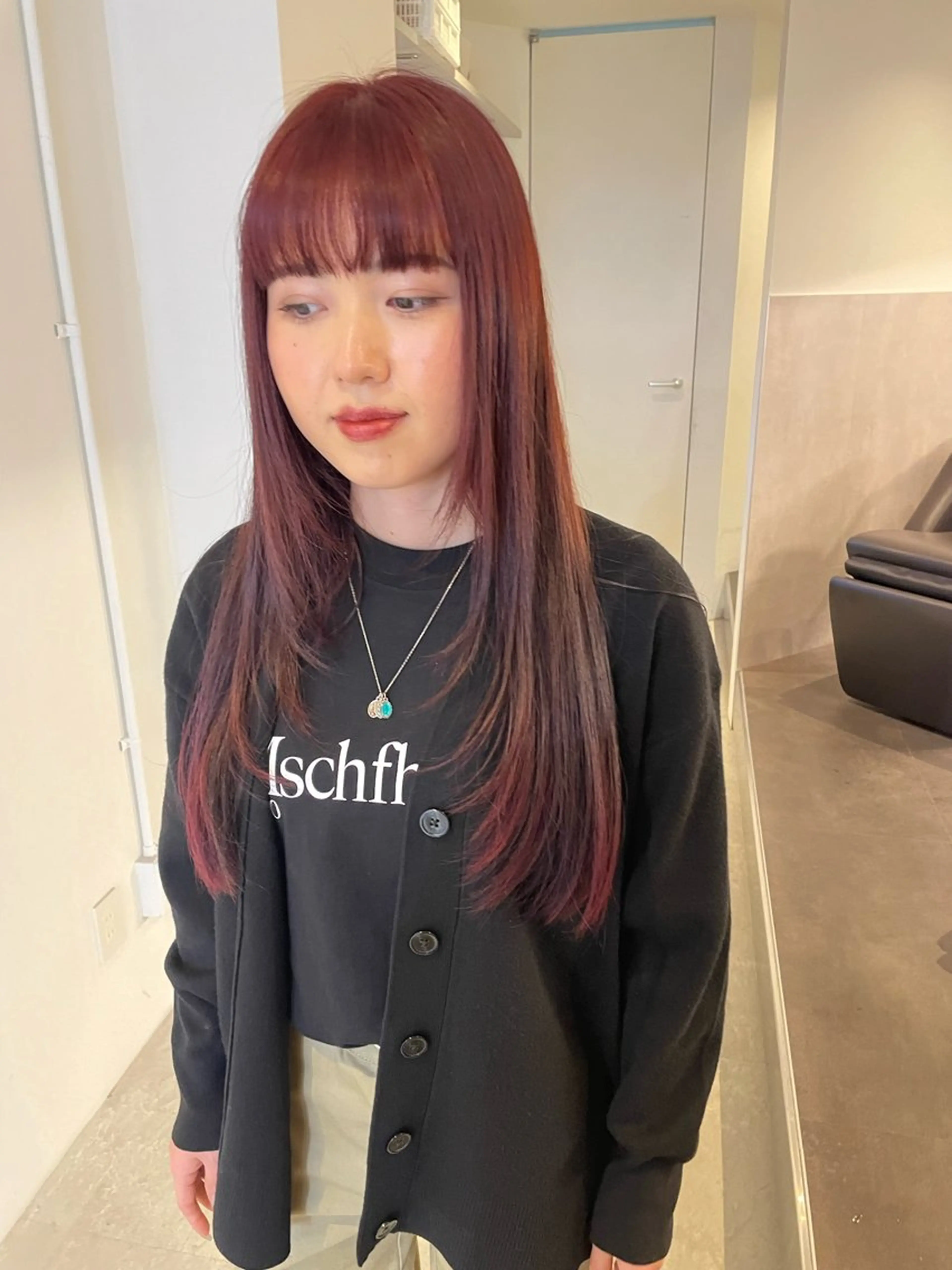 ロング カラー ボルドーカラー ブラウンカラー レッドカラー レッドブラウン 顔まわりレイヤー カット ヘアカラー トリートメント MIU/ルーツカラー ボブ/顔周りレイヤーのヘアスタイル