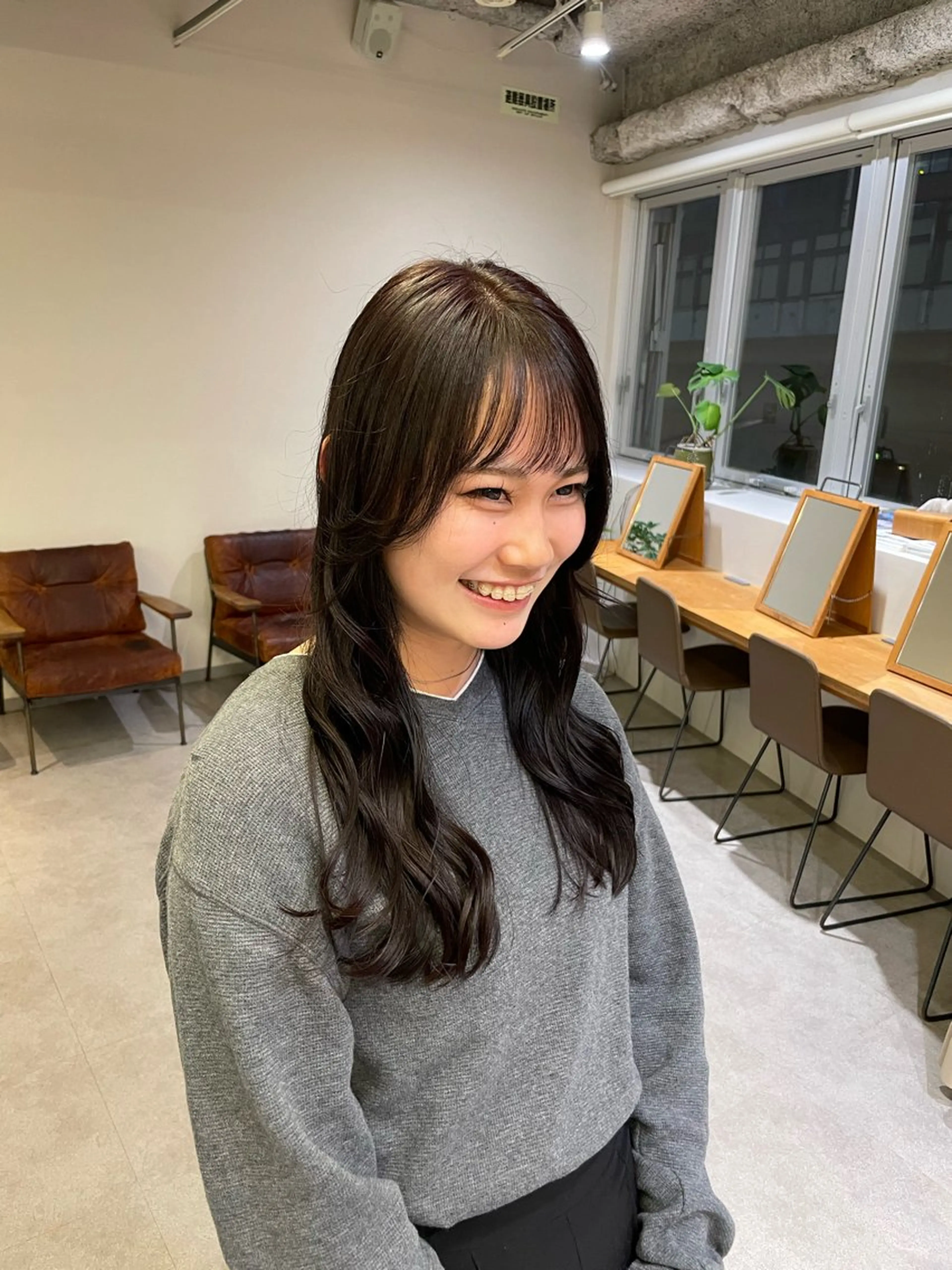 ロング SARA 【大阪梅田】のヘアスタイル