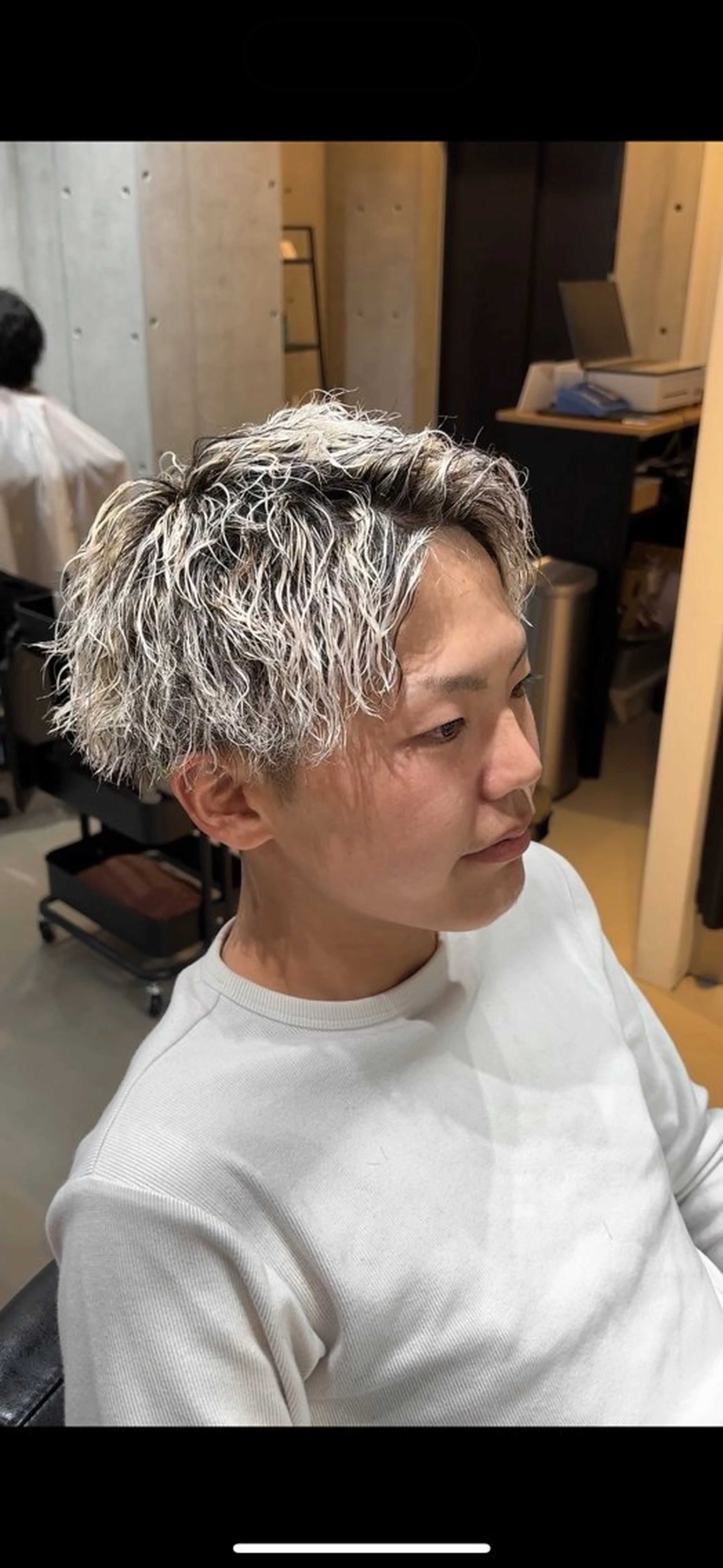 【目立ちたい人はコレ】メンズカット&ブリーチカラー&パーマの写真