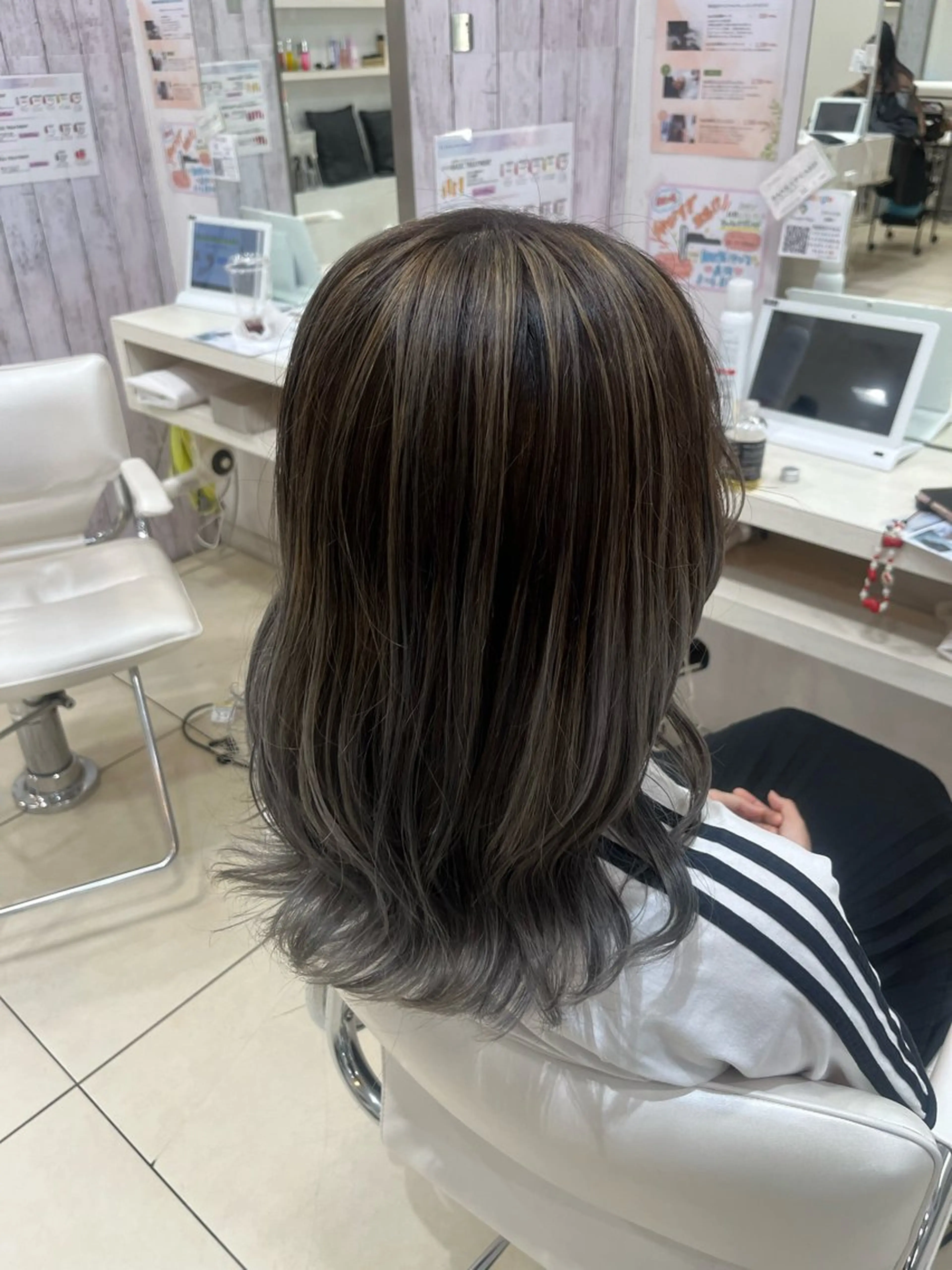 セミロング カラー バレイヤージュ レイヤーカット ヘアカラー 🌿似合わせブリーチ 山岸樹璃🌿のヘアスタイル