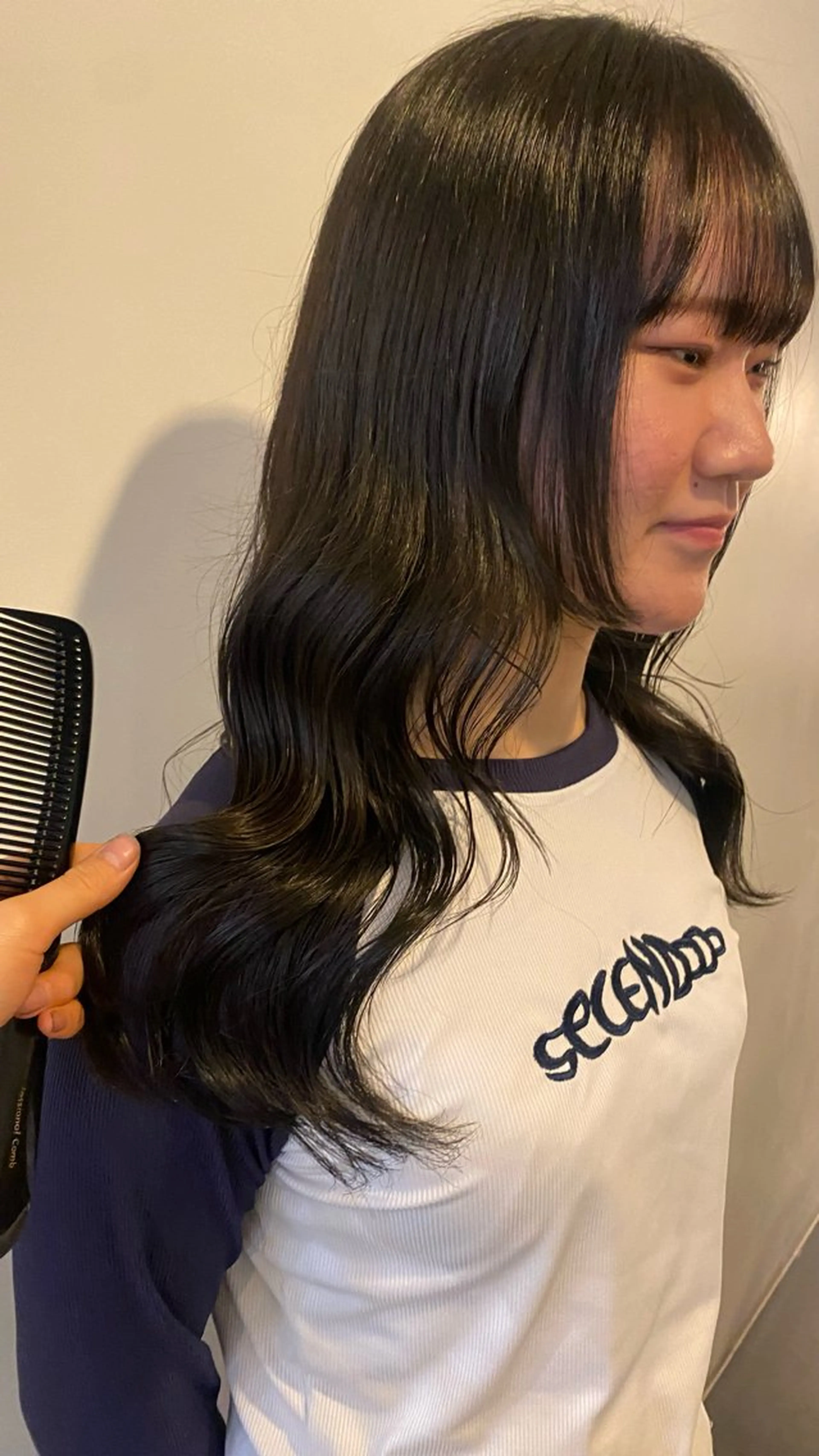 ロング カラー 磯谷 朋のヘアスタイル