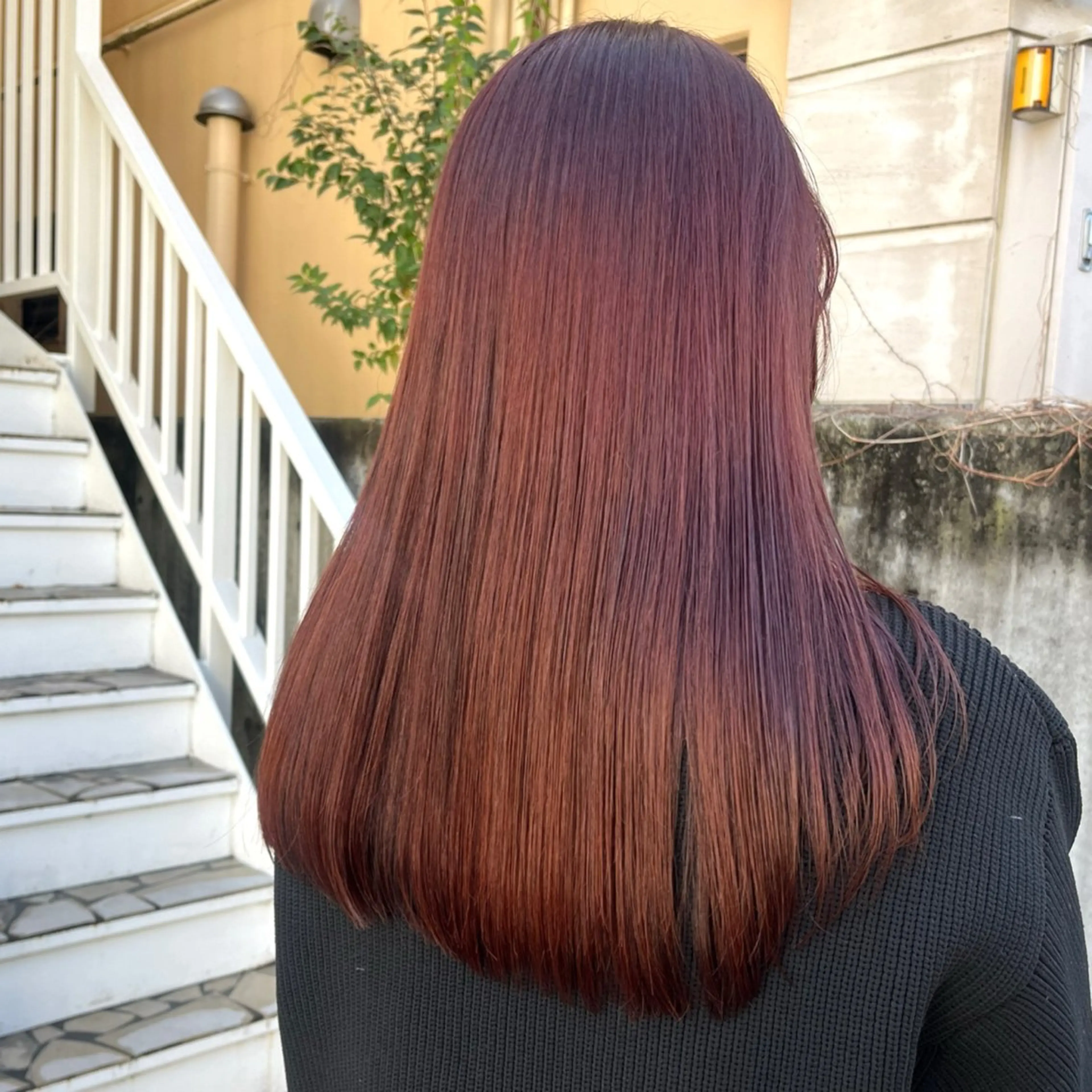 セミロング カラー ブリーチ ボルドーカラー ブリーチなしカラー レッドカラー ヘアカラー トリートメント ヘッドスパ ヘアセット カジュアルを女っぽく 𝗮𝘆𝗮𝗰𝗼のヘアスタイル