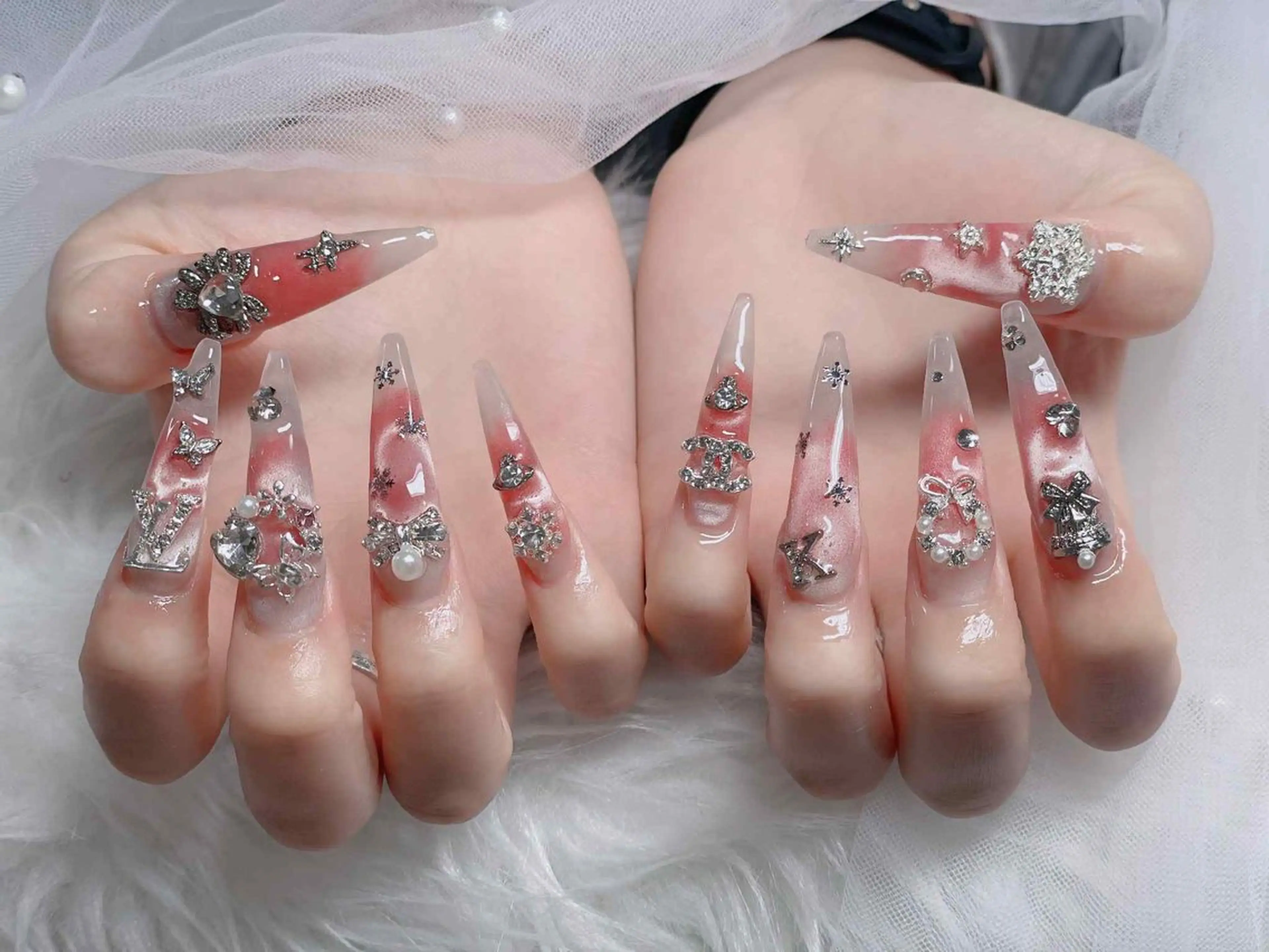 ネイル フレンチネイル ジェルネイル ガラスフレンチ ハロウィン ハート ハンドネイル H.baby Nail Salonのネイルデザイン