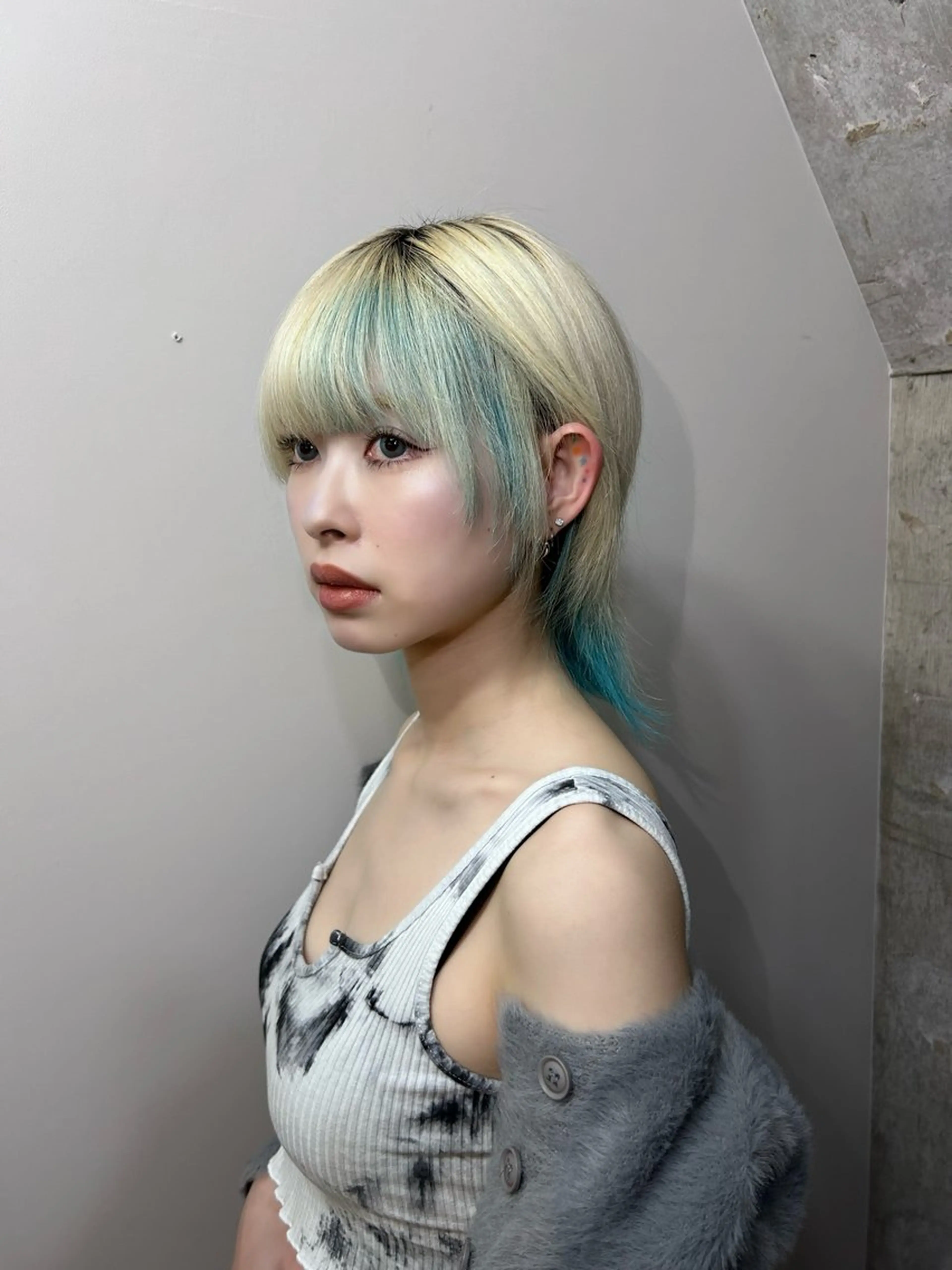 ショート カラー ブリーチ 𝙱𝙻𝙴𝙽 𝚋𝚢 𝚍𝚘𝚝.所属・🤍BLEN 窓🤍のヘアスタイル