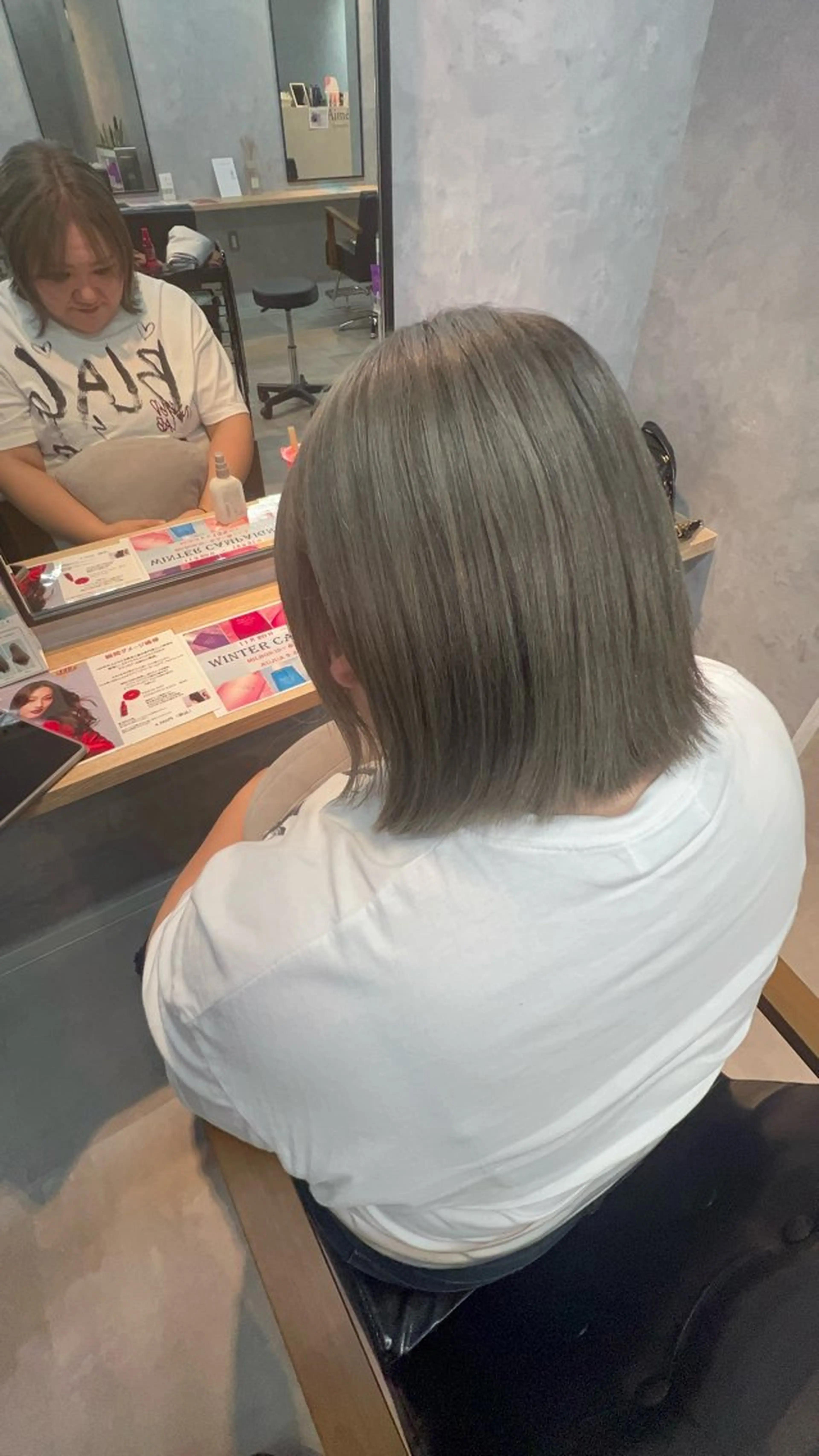 ミディアム カット ヘアカラー motoトップカラー リスト/ブリーチカラのヘアスタイル