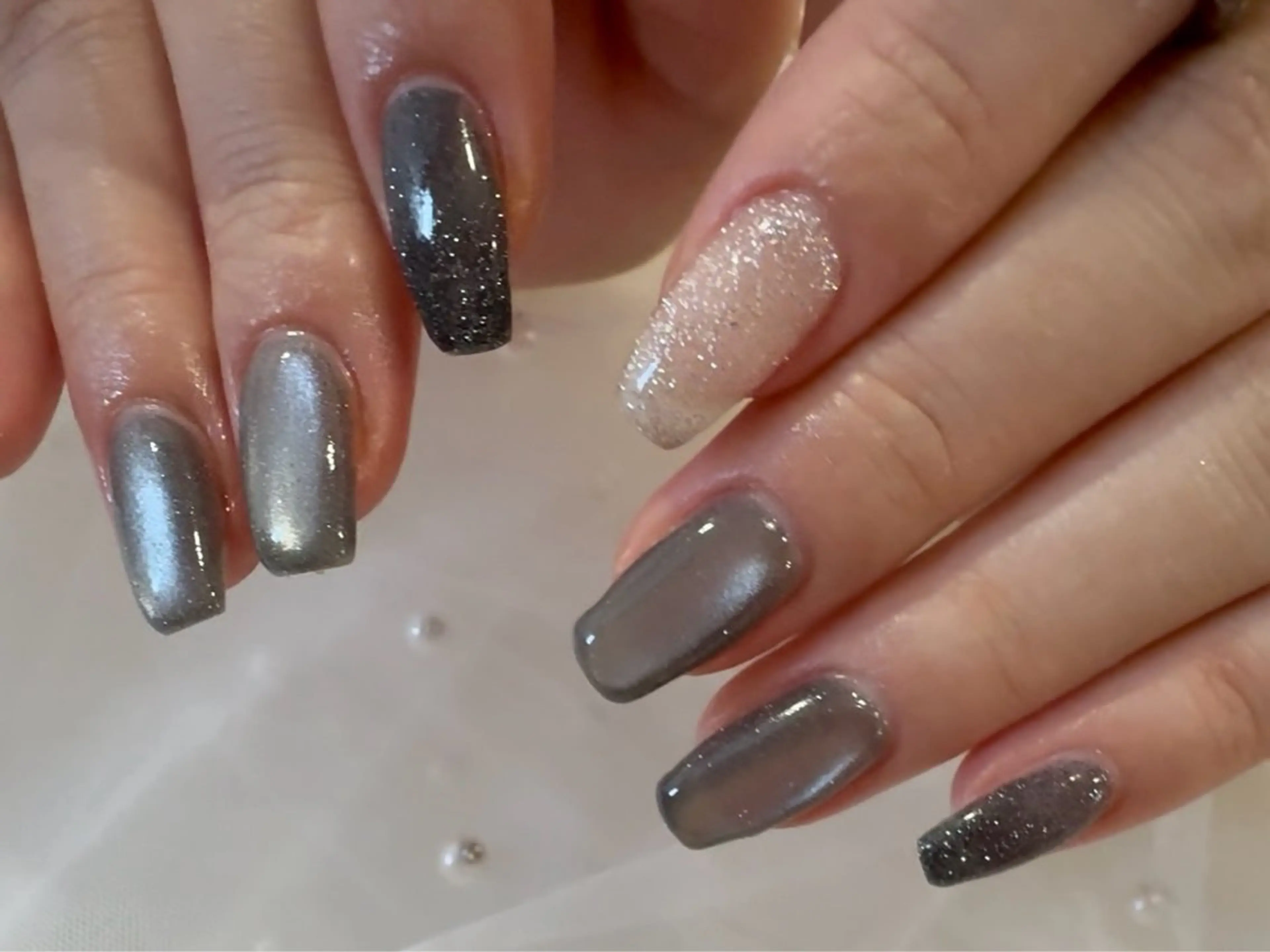 ミディアム ハンドネイル NAIL SALON FLOR所属・キラキラネイル/ 韓国ネイルMAKIのネイルデザイン
