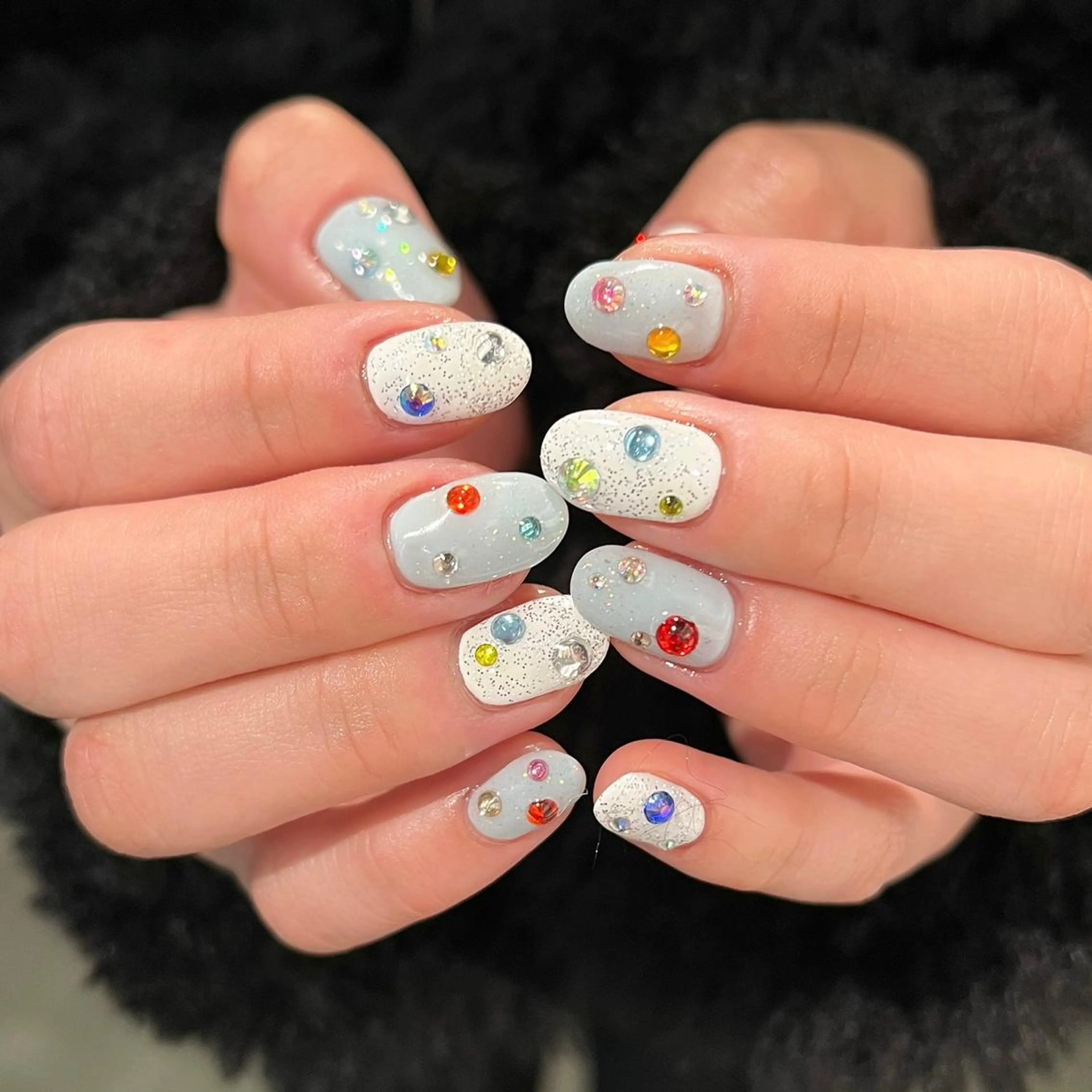 ネイル 持ち込み ストーンネイル Nico所属・Nico🌛 Karenのネイルデザイン