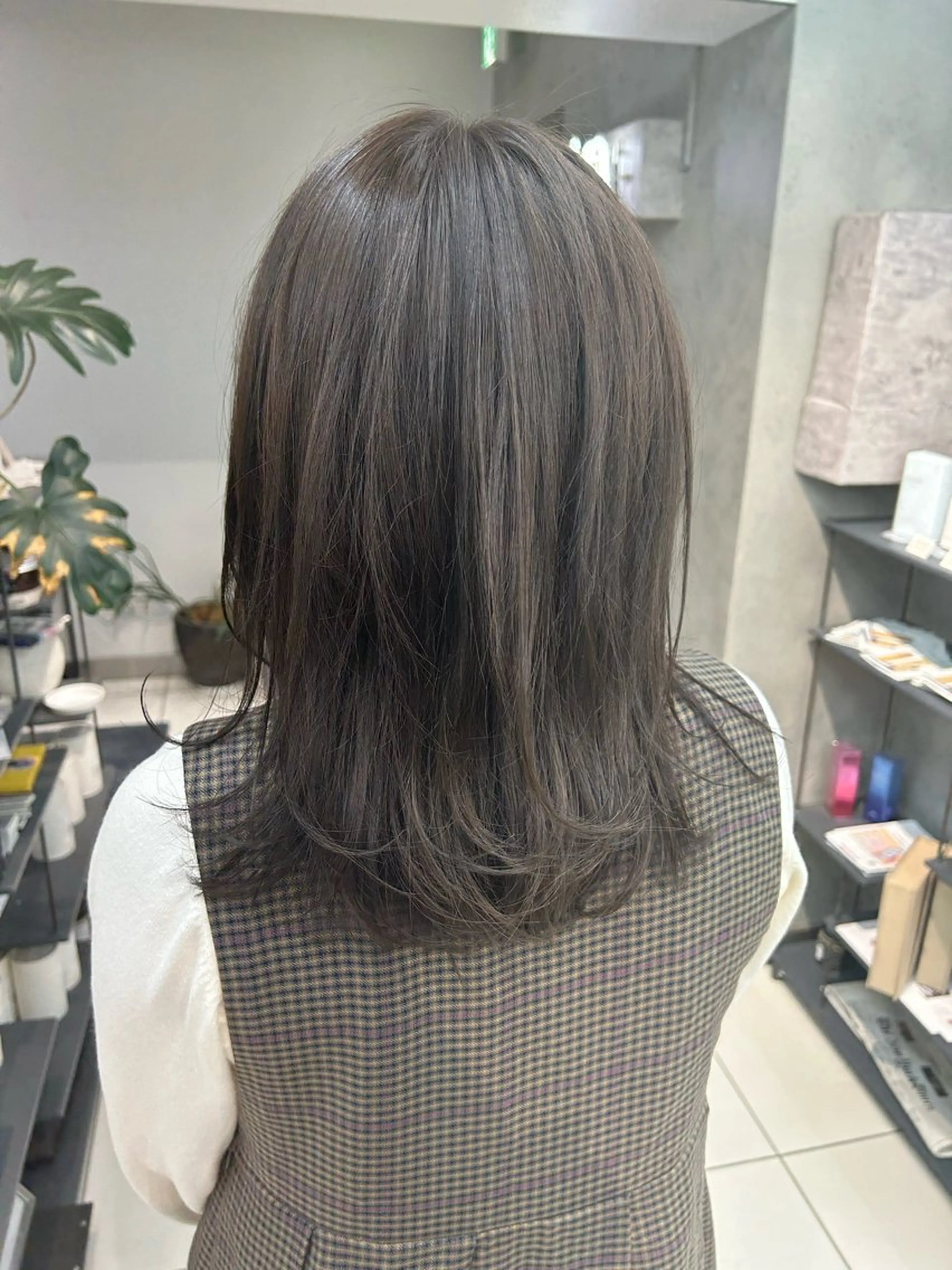 ミディアム vain(ヴェイン)所属・レイヤー艶 カラー/kougaのヘアスタイル