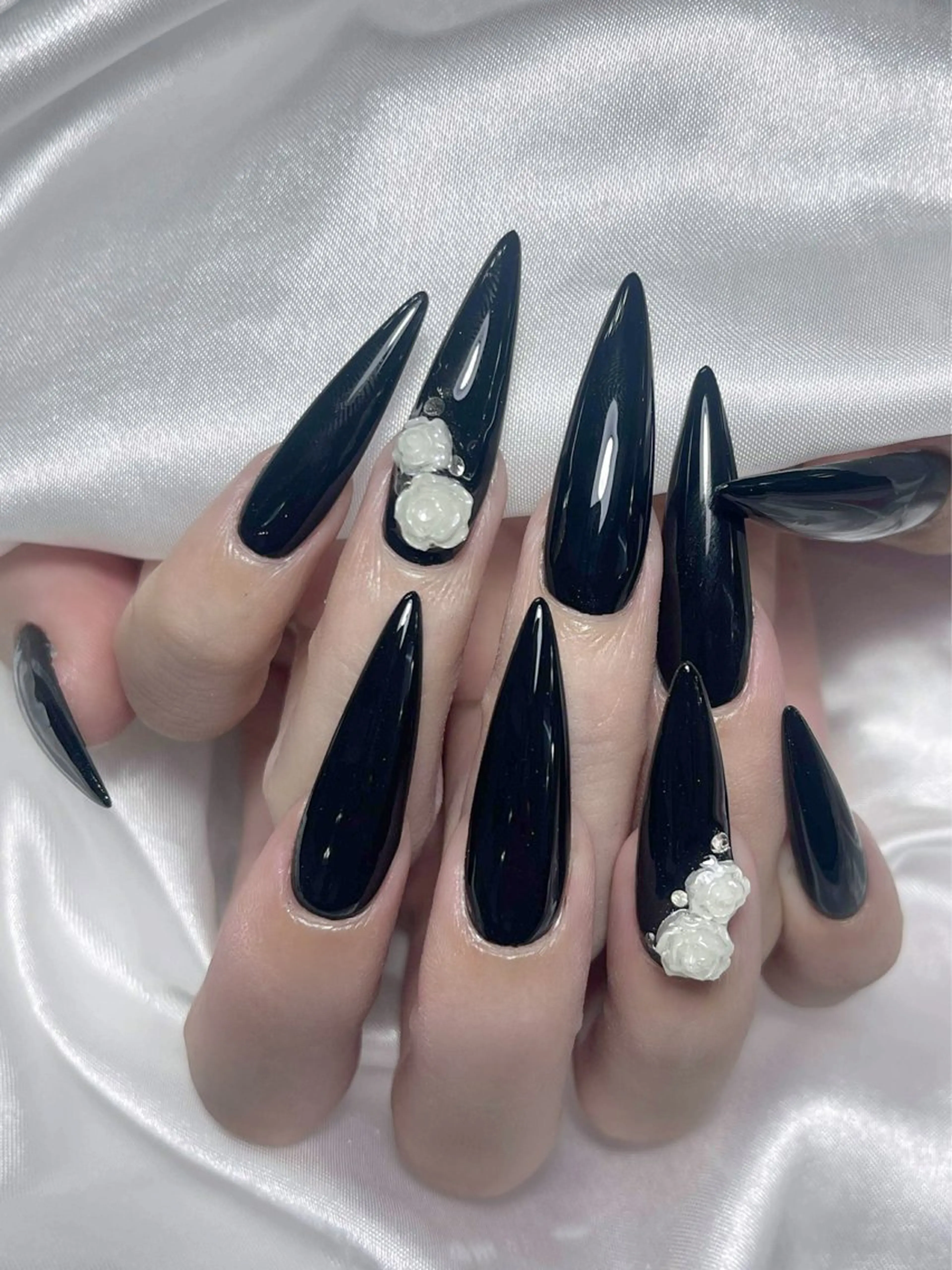 ネイル LEELA NAIL STUDIO所属・LEELA NAIL STUDIOのネイルデザイン