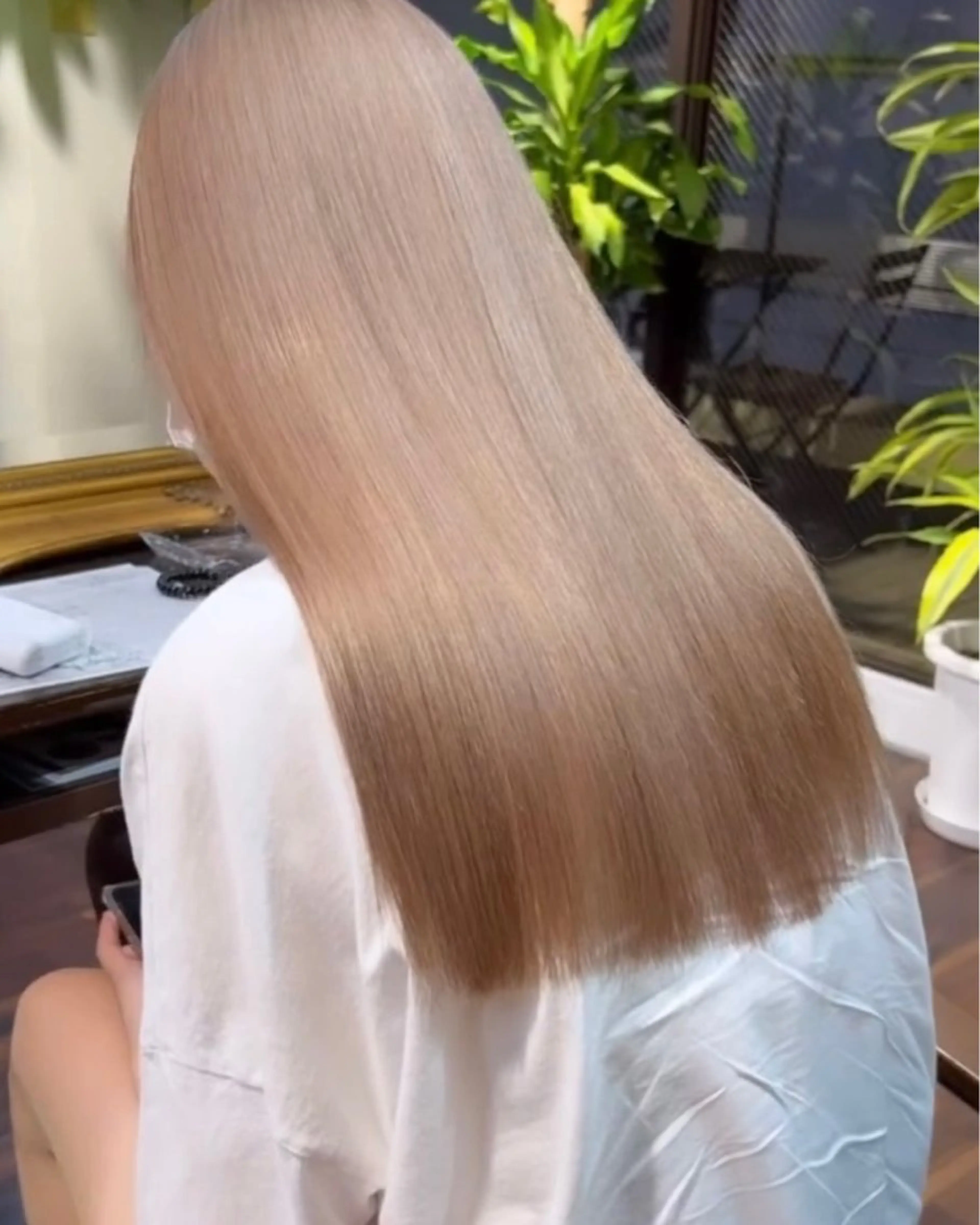 ロング カラー ヘアアレンジ ベージュカラー ブリーチ ダブルカラー ミルクティーベージュ 髪質改善 mao透明感カラー 似合わせヘアメイクのヘアスタイル