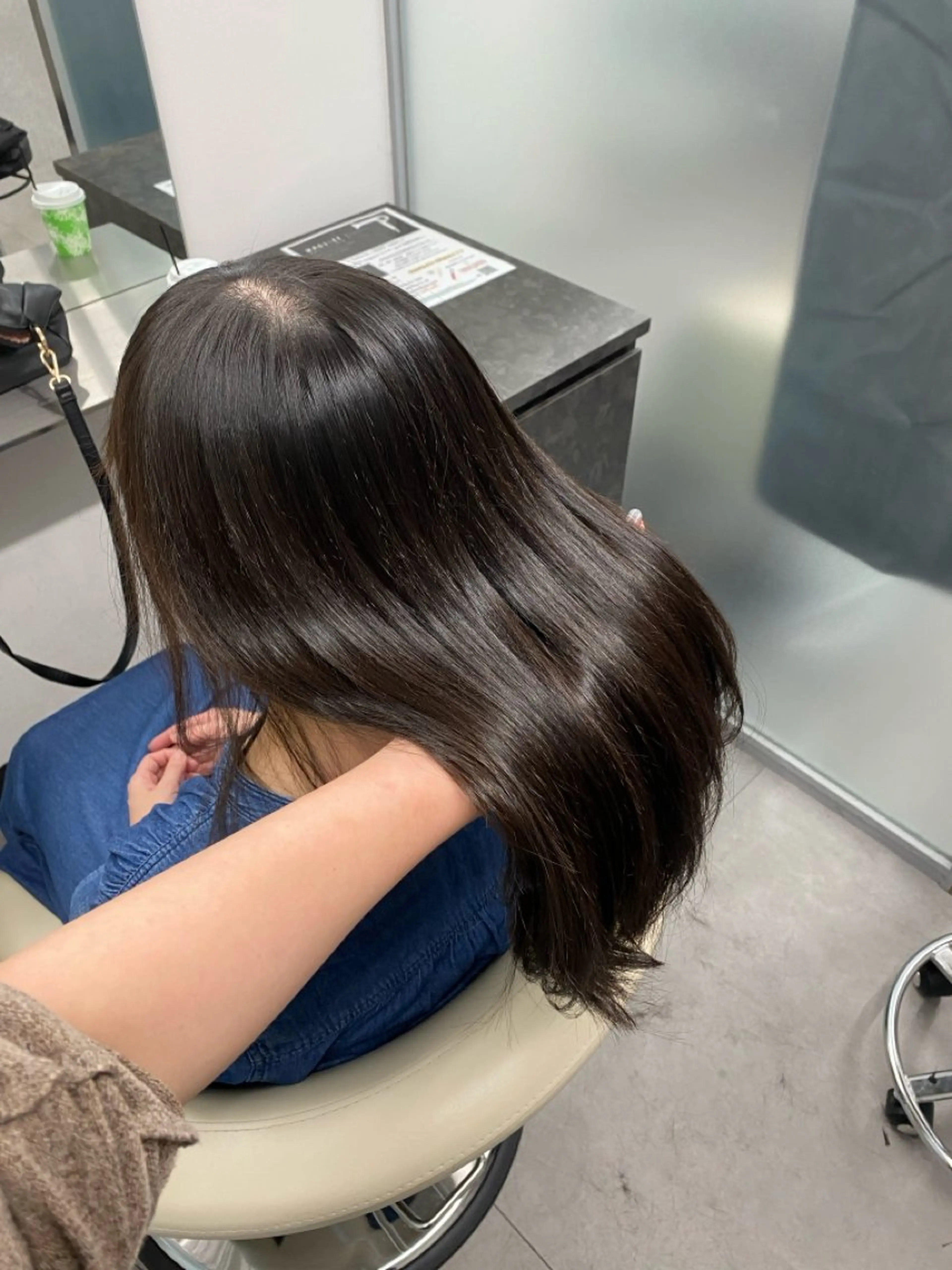 セミロング パーマ 髪質改善 韓国風ヘア ストレートパーマ トレンド大人韓国風 shinoのヘアスタイル