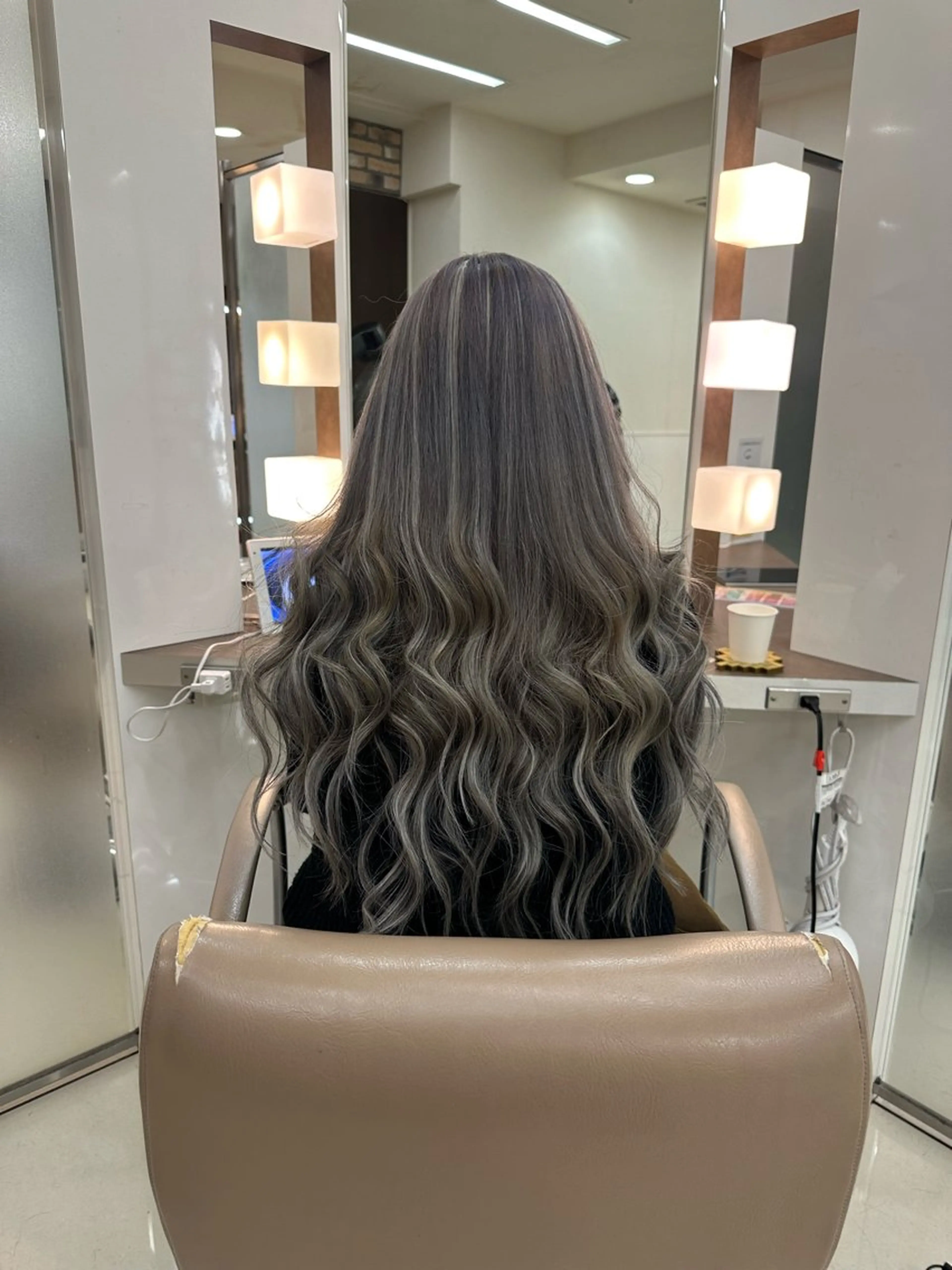 ラウンドマッシュシャ ドウニュアンスパーマのヘアスタイル