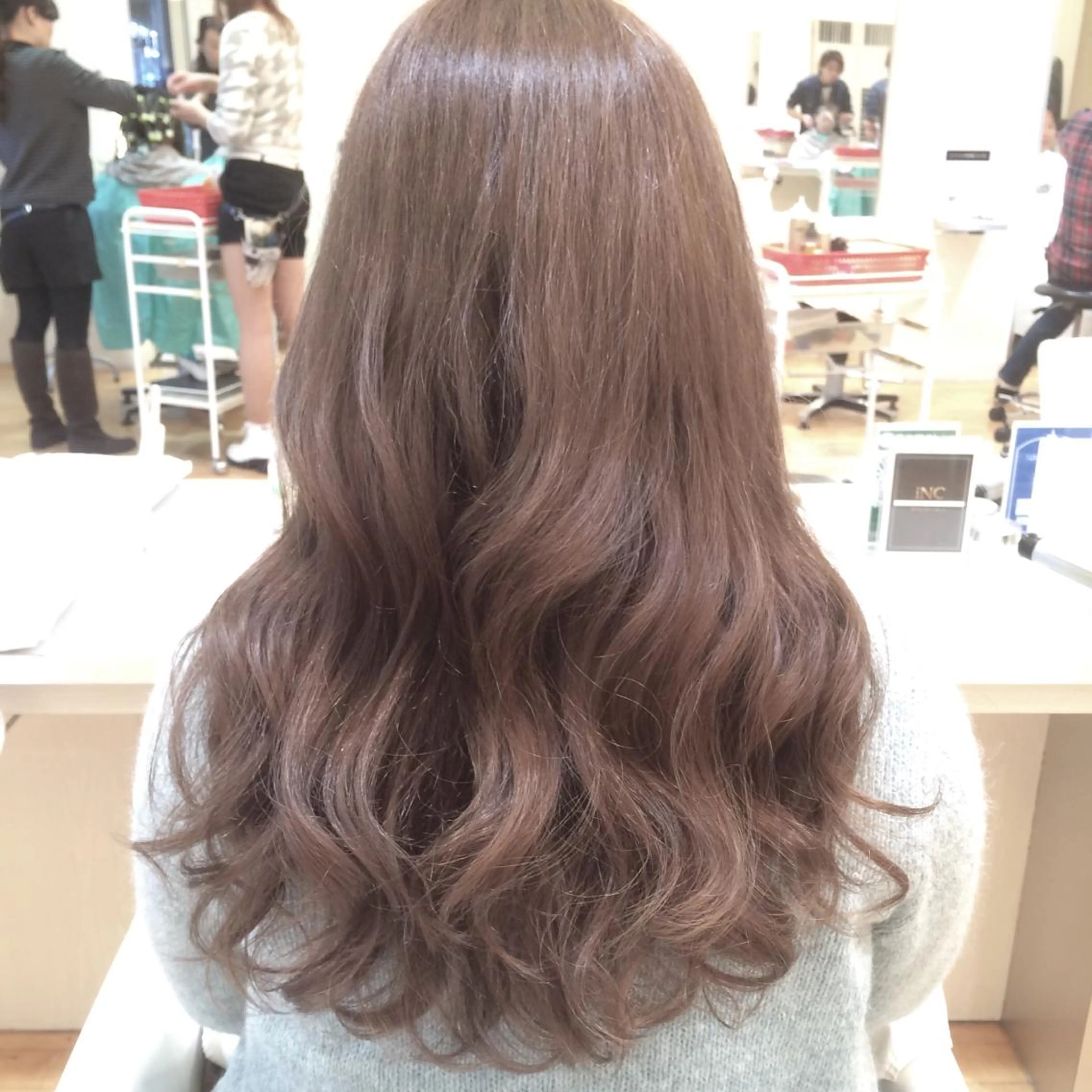 セミロング ロング カラー アッシュ ベージュカラー ReMix 新宿店所属・タジマ ヤスヒサのヘアスタイル