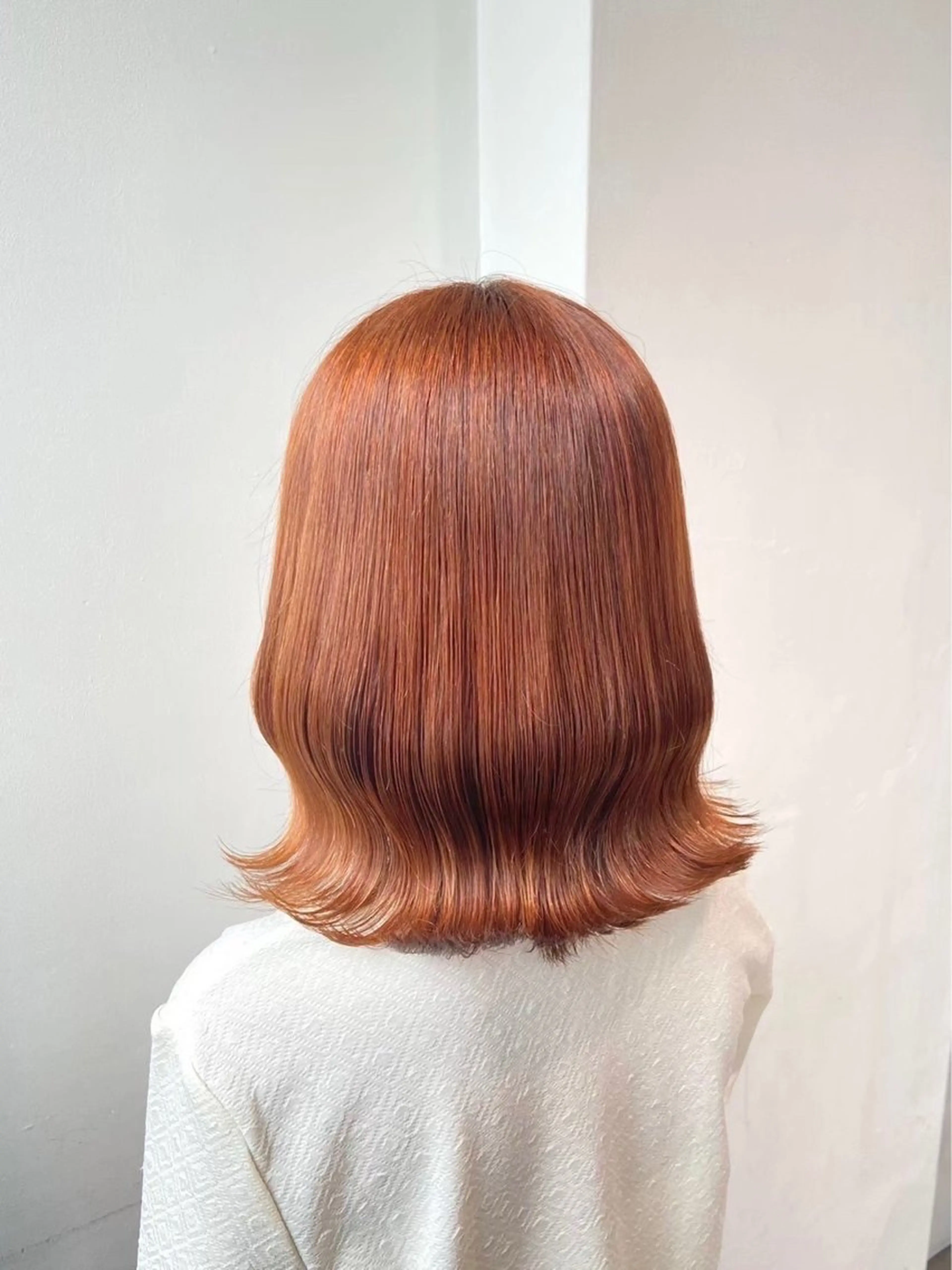 ミディアム カラー オレンジ 外ハネヘア ナチュラルベージュ 🧸yuuna🧋のヘアスタイル