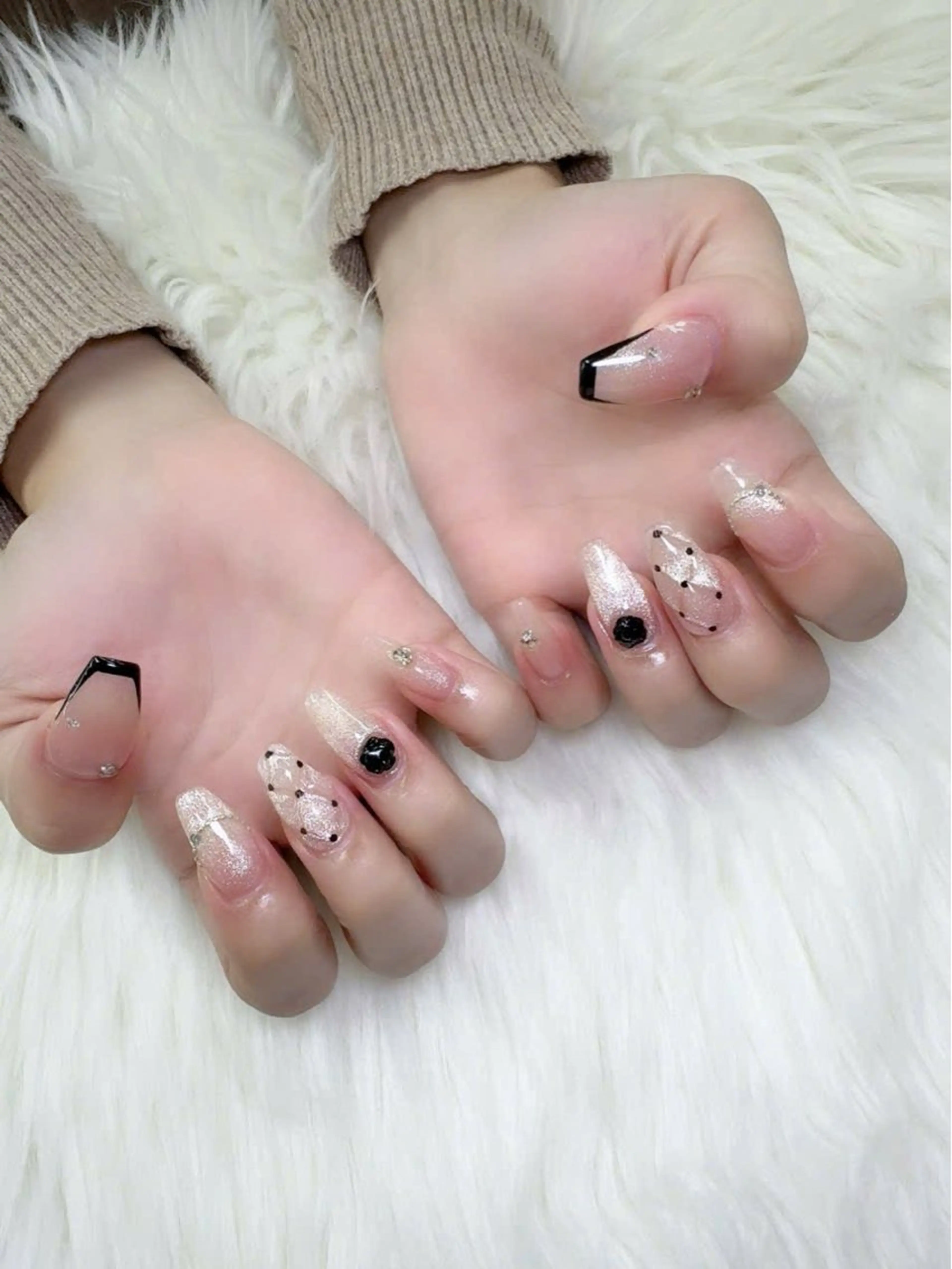 ネイル フレンチネイル グラデーション キラキラネイル 韓国ネイル マグネットネイル ハンドネイル ハンドケア Hara Nail 【パラジェル使用】のネイルデザイン