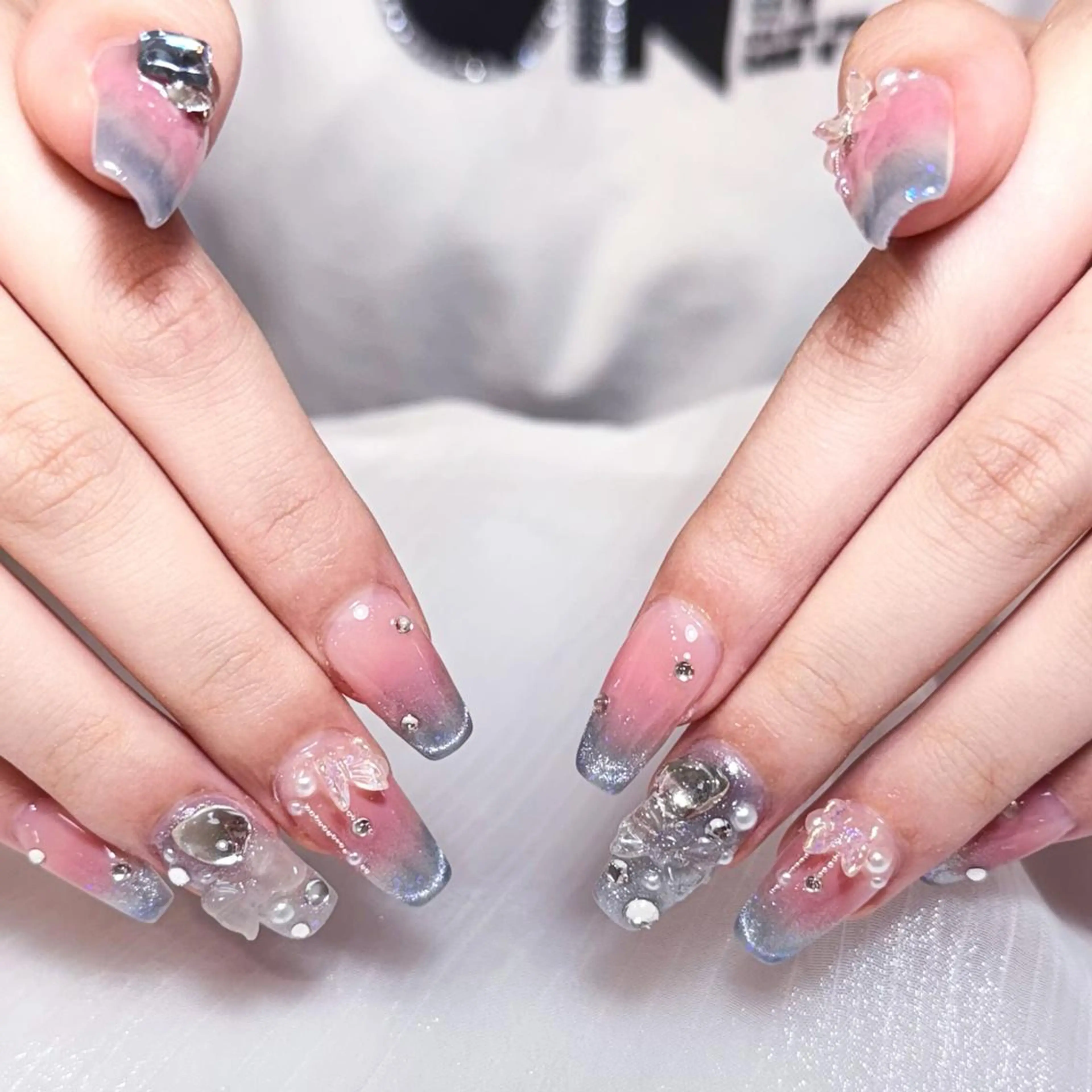 ネイル アートネイル オーロラネイル ガーリー キラキラネイル マグネットネイル ハンドネイル YOYO 💅のネイルデザイン