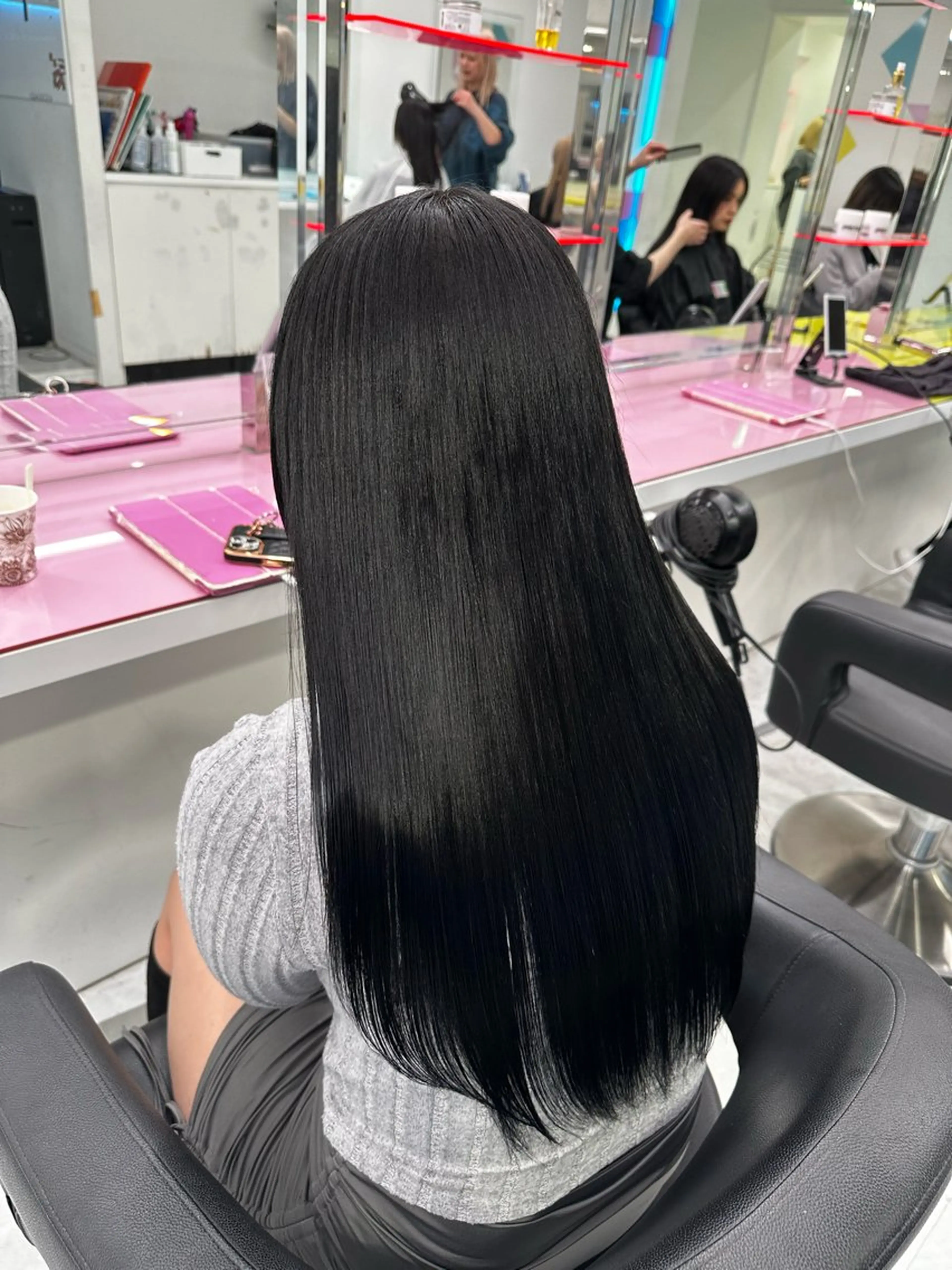 ロング カラー ヘアアレンジ カット ヘアカラー トリートメント ヘッドスパ ヘアセット 🌈艶カラー/ 韓国風レイヤーカットのヘアスタイル