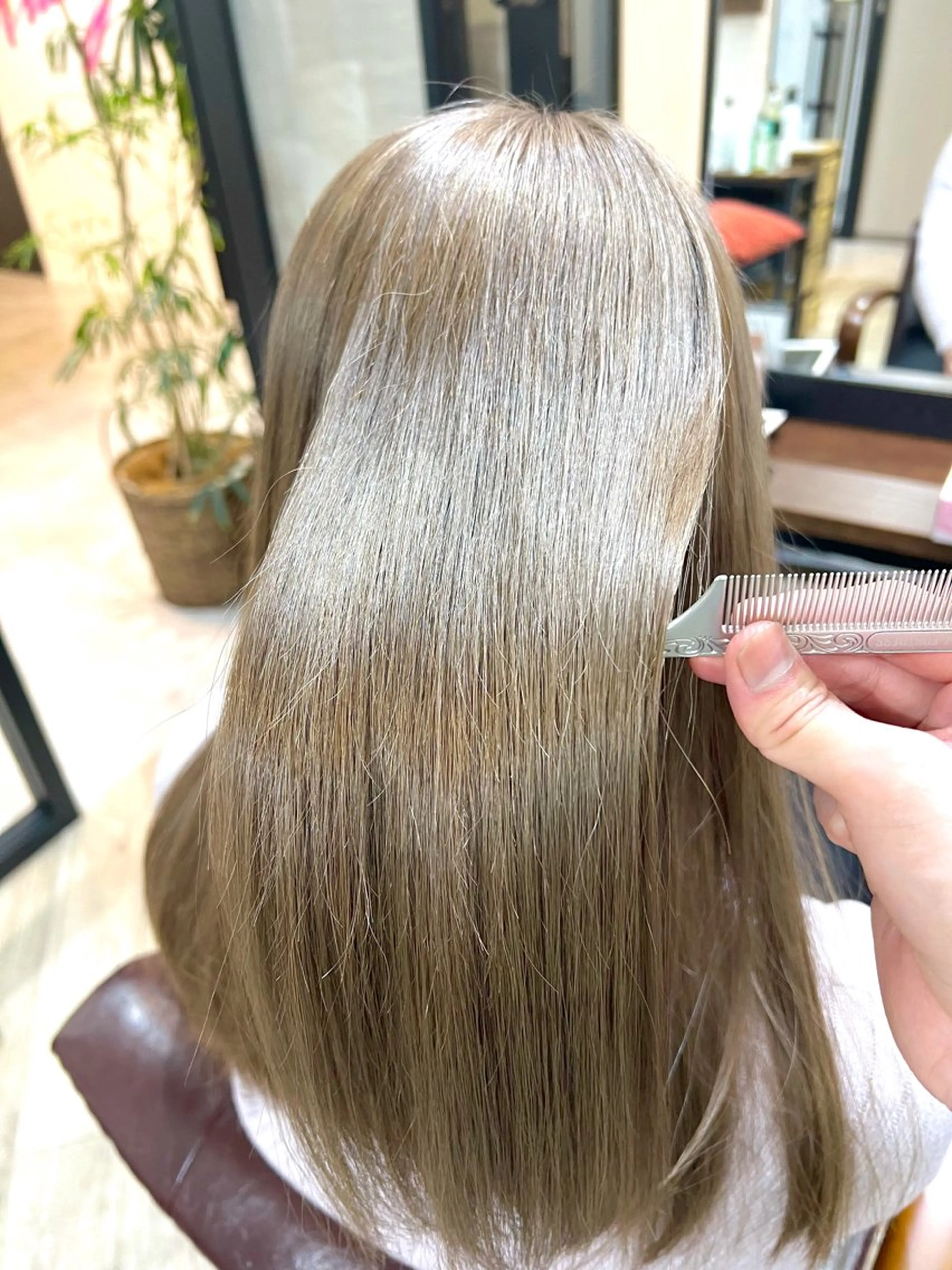ロング カラー ブリーチ グレージュ ミルクティーグレージュ 顔まわり職人🇰🇷 韓国ヘア/KAITOのヘアスタイル