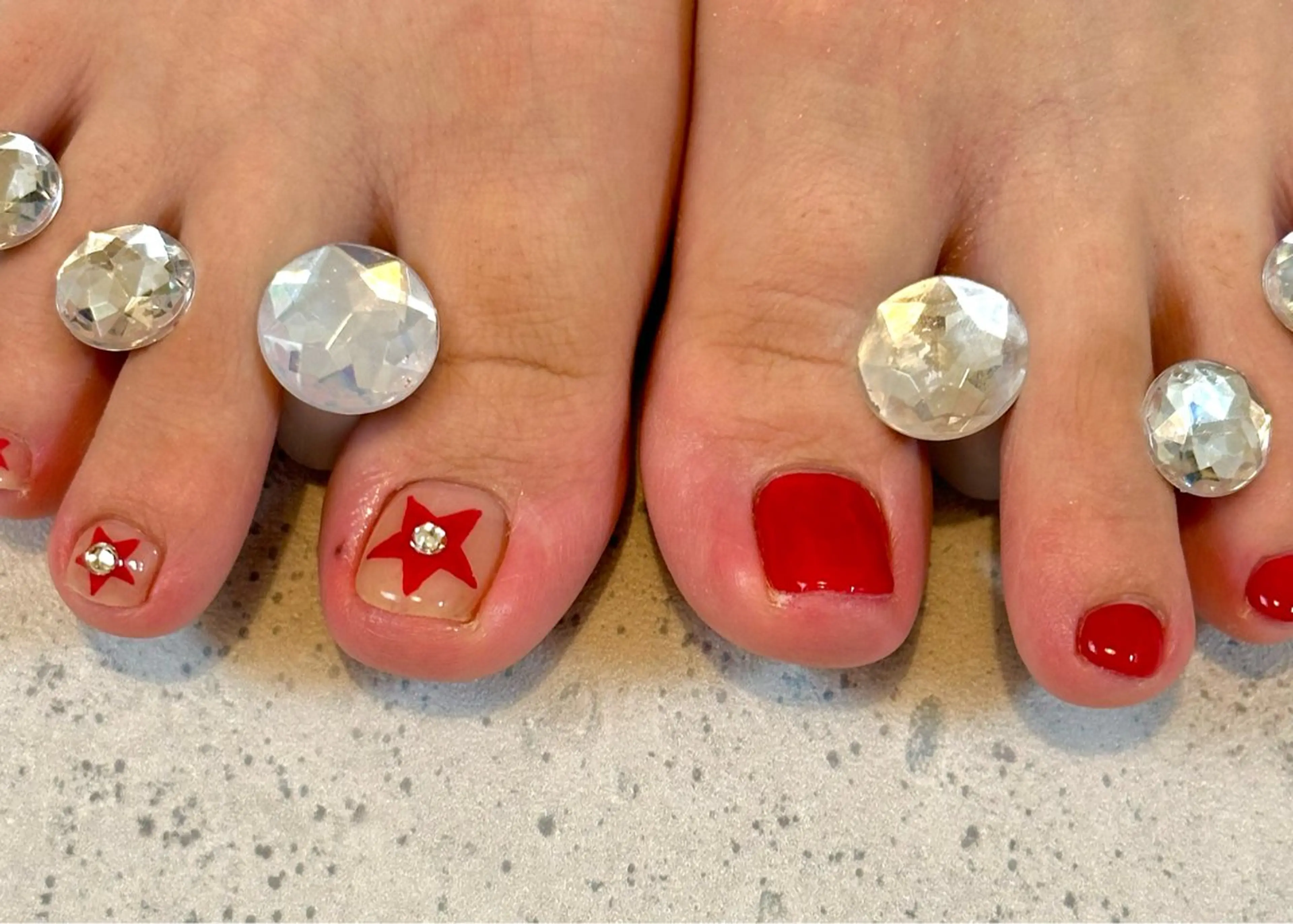 ネイル 赤色 ハンドネイル フットネイル GéRanium Harukaのネイルデザイン