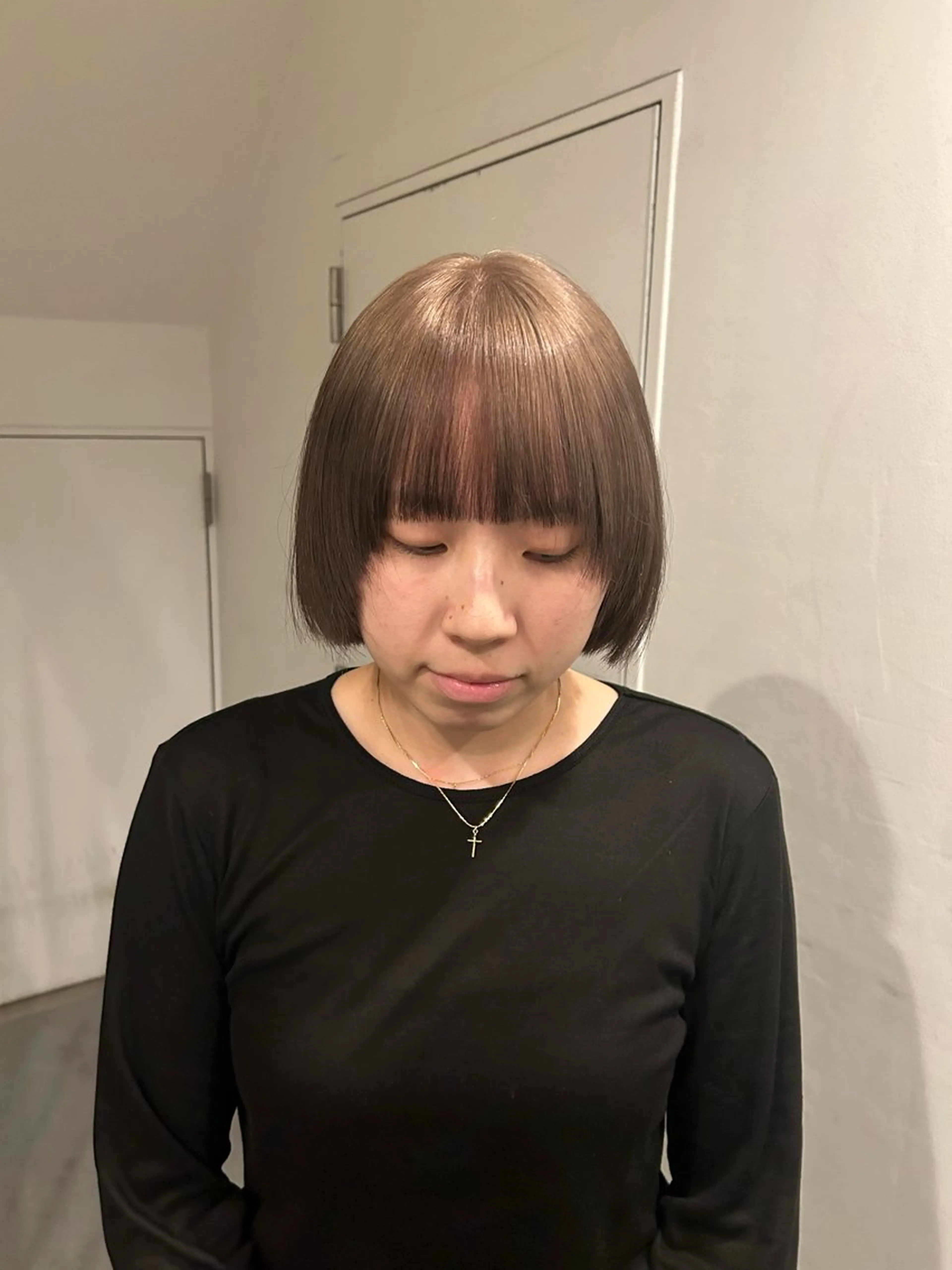 ショート カラー ベージュカラー ブラウンカラー グラデーションカラー カット ヘアカラー トリートメント hen所属・心斎橋/レイヤー/ ブリーチ/モエのヘアスタイル